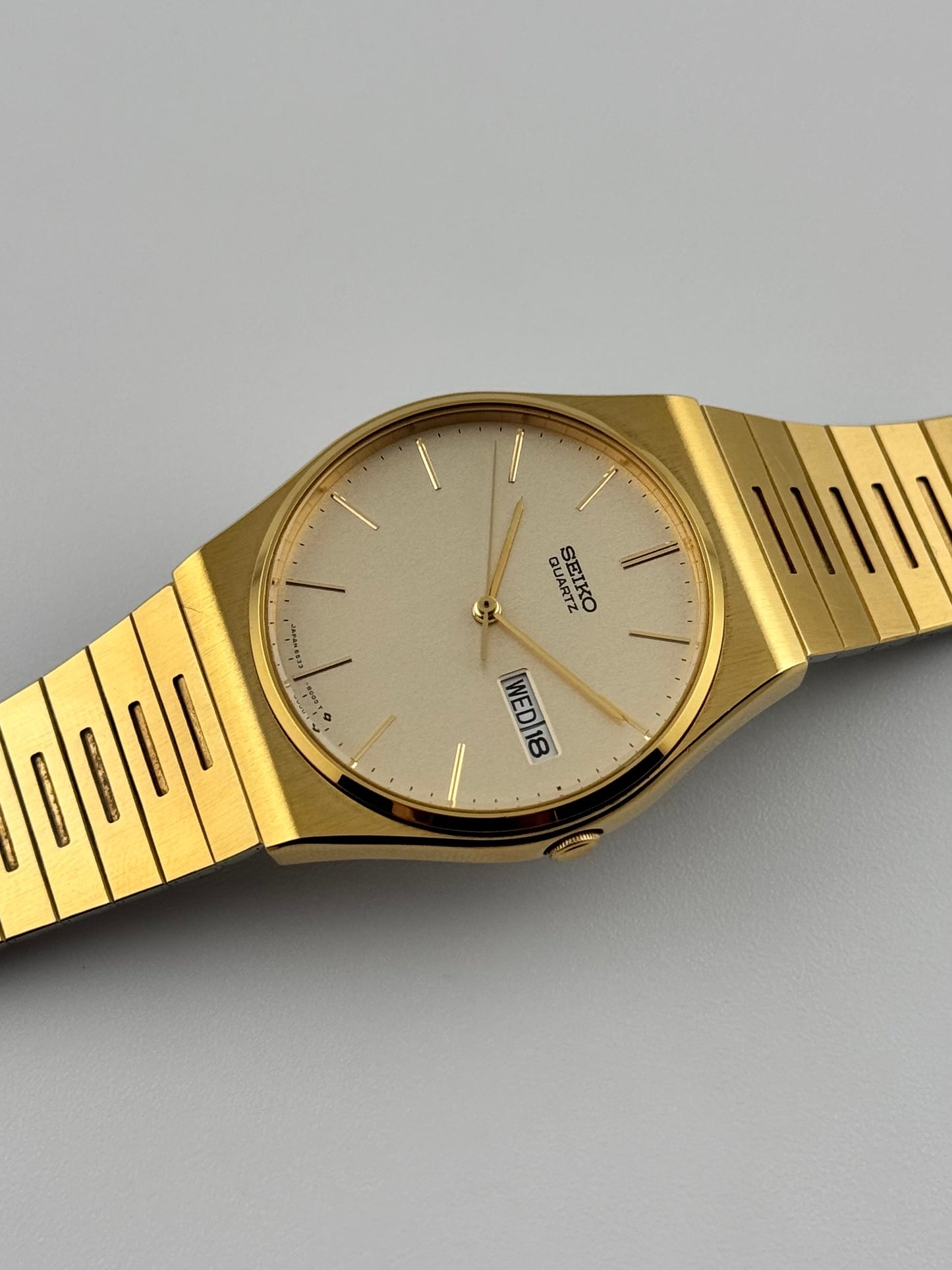 Seiko Quartz Day-Date - Original Box - 6533-8000
