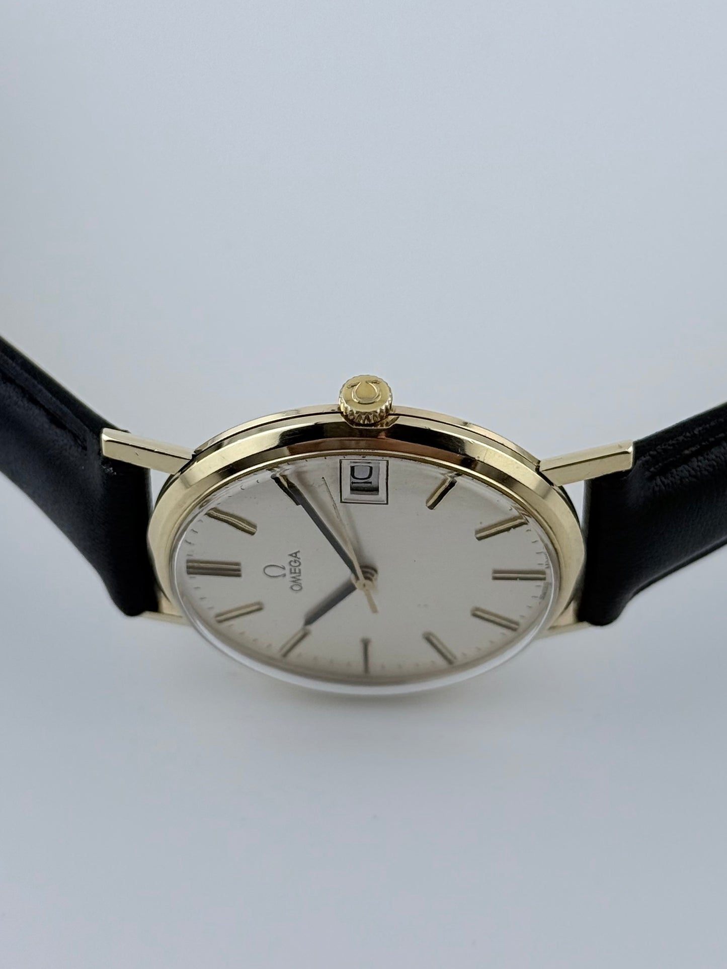 Omega Geneve Manual Wind 9ct Gold - 132.5017 - Original Box and Papers