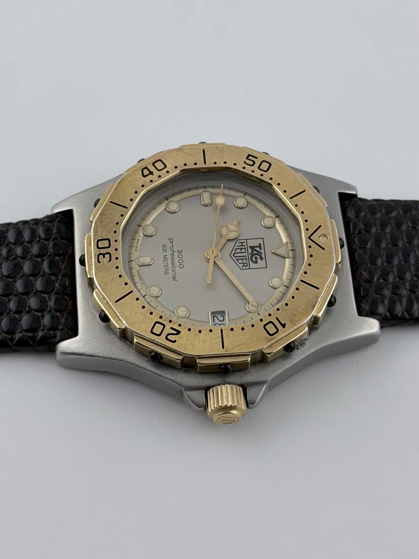 Tag Heuer Professional 3000 Quartz Date - 934.213