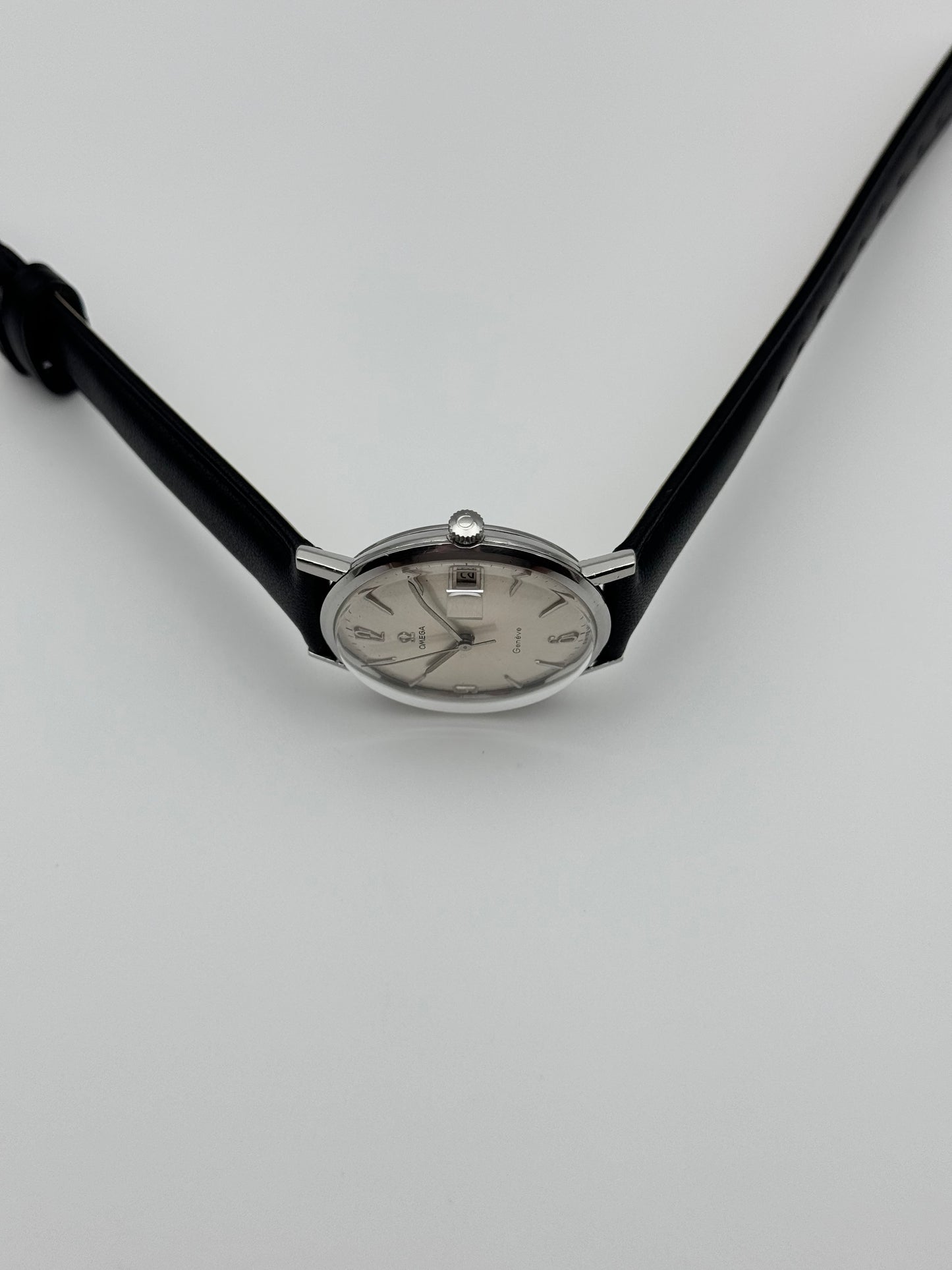 Omega Geneve Manual Wind Date 132.019 - Rare Dial Variant