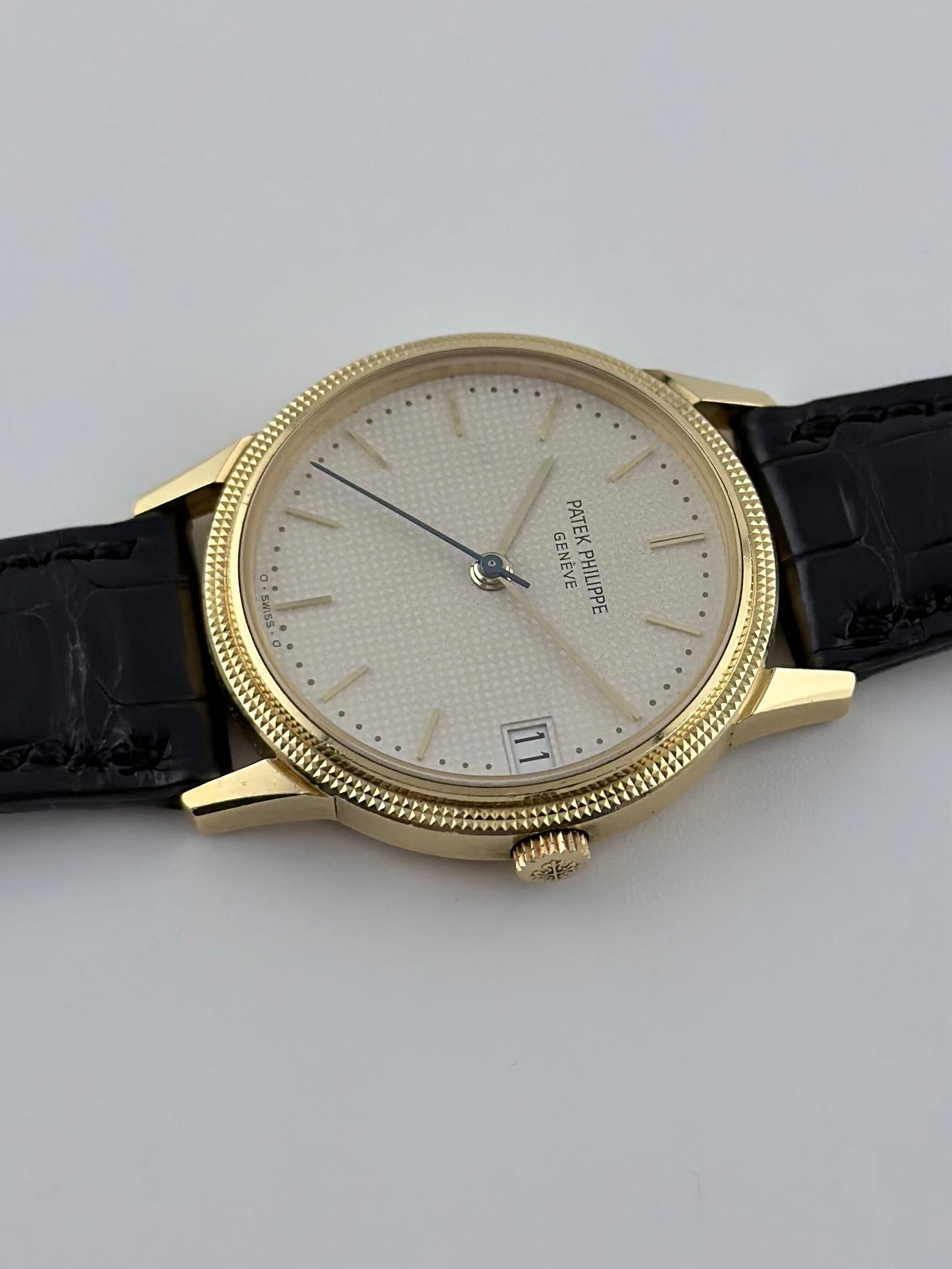 Patek Philippe Calatrava Automatic Date - First Series of the 3802 production run - Solid 18ct Gold