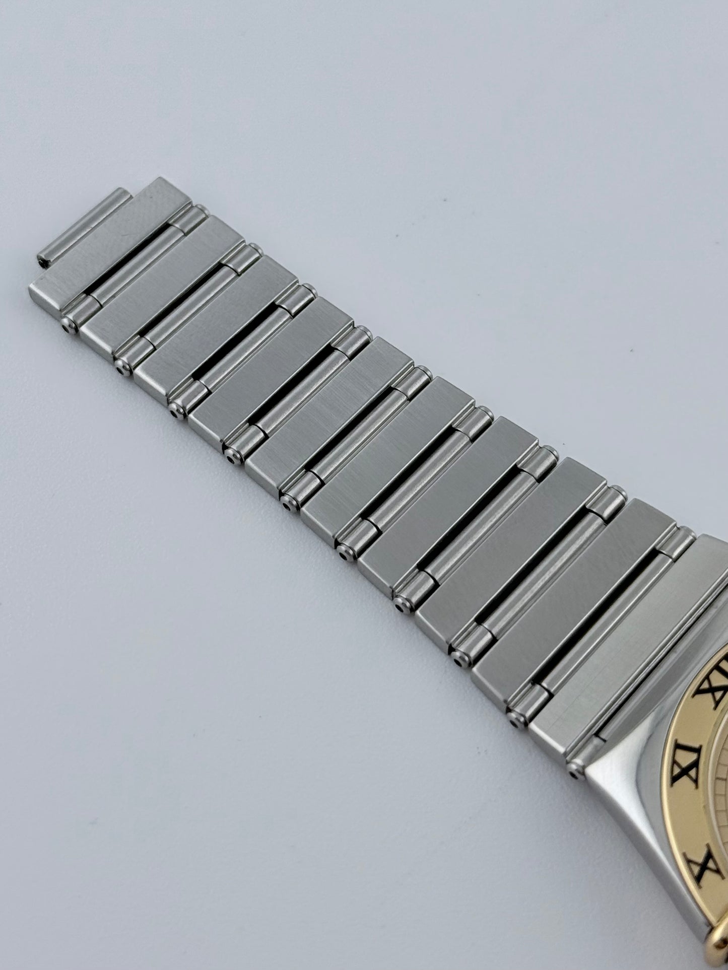 Omega Constellation Manhattan Quartz Date 396.1070 - Original Paperwork