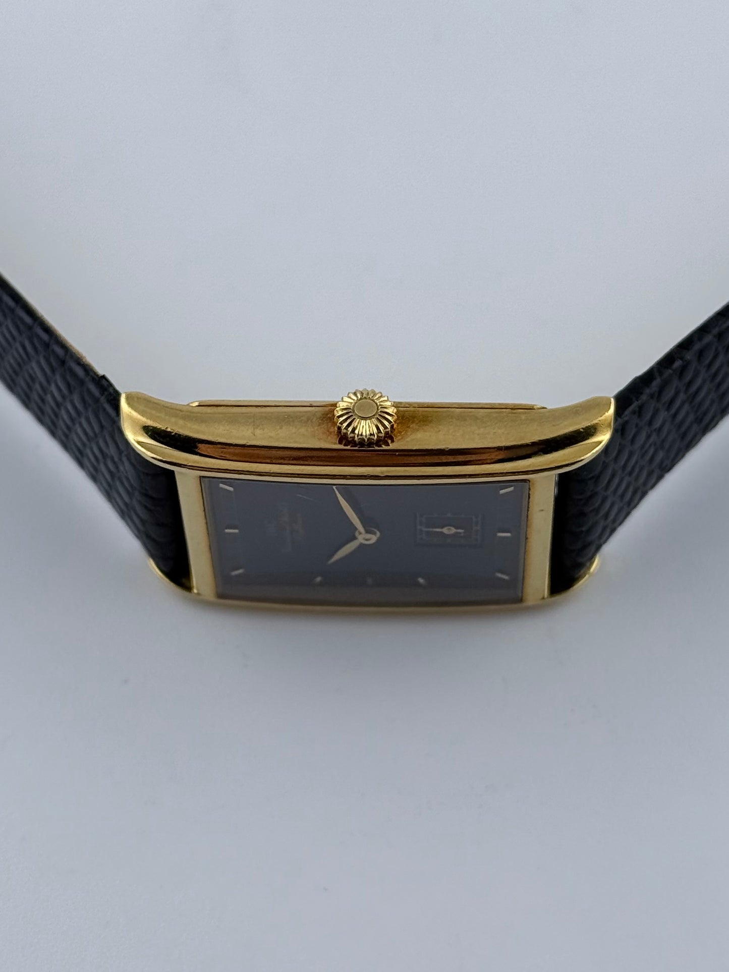 IWC Novecento Tank Manual Wind 18ct Gold - 2550
