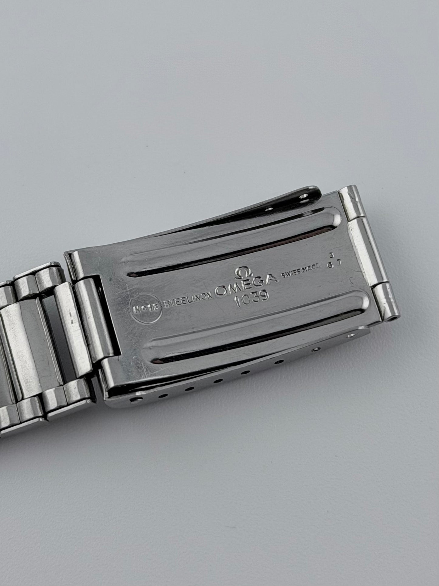 Omega Speedmaster 105.012-66 Manual Wind - The watch that went to the moon.