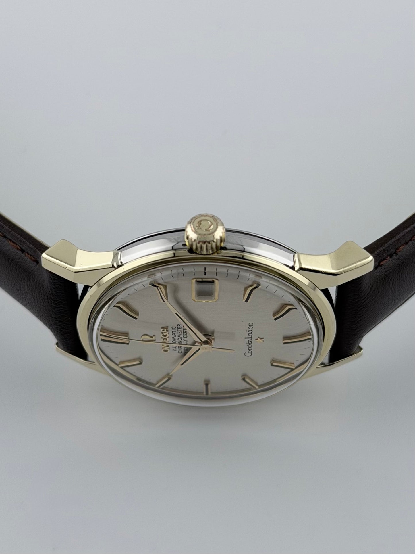 Omega Constellation Chronometer Automatic Date 168.005 - Dog Leg Lugs