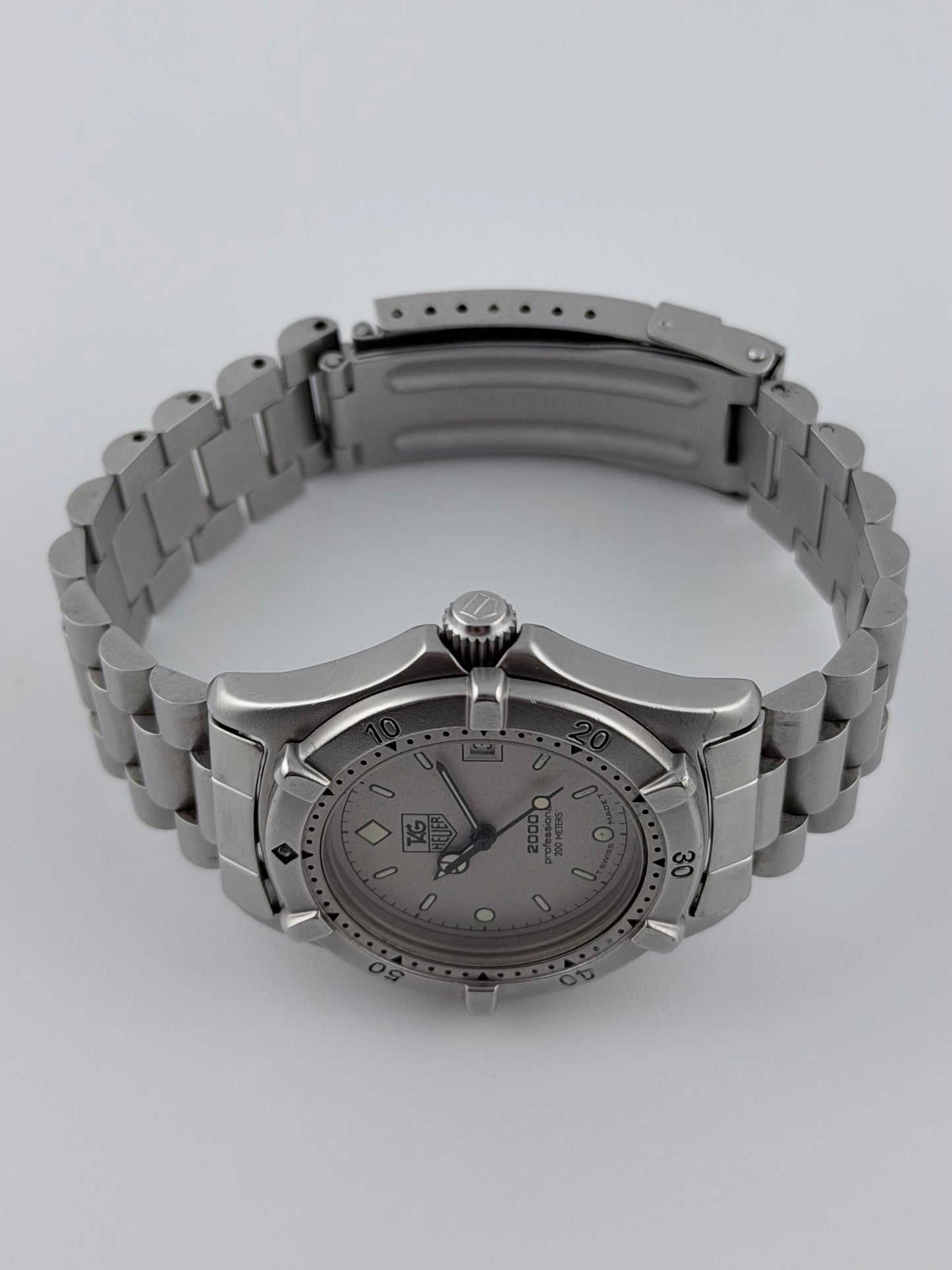 Tag Heuer Professional 2000 Quartz Date - 962.213