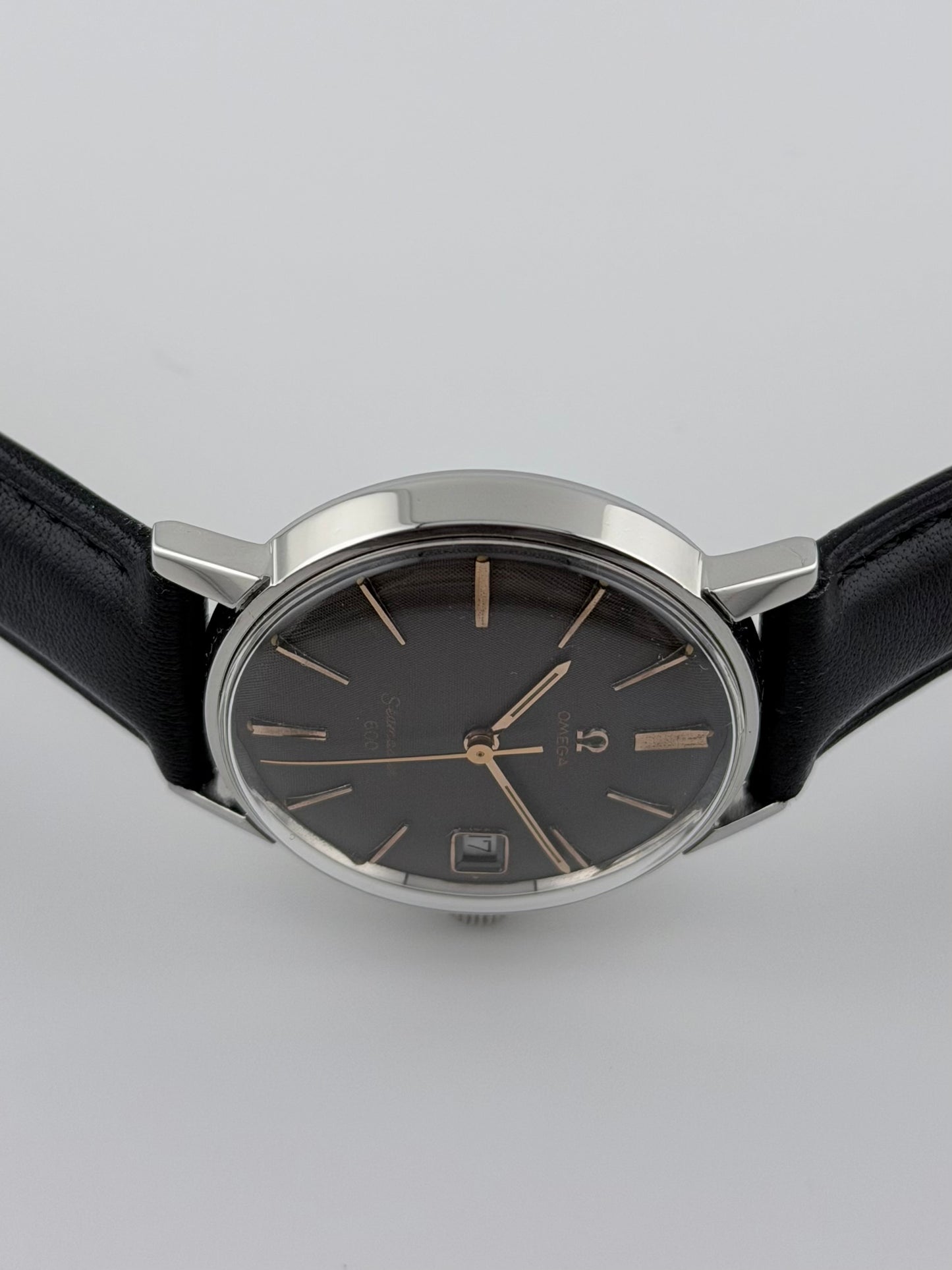 Omega Seamaster 600 Manual Wind - 136.011 - Carbon Dial - Ultra Rare!