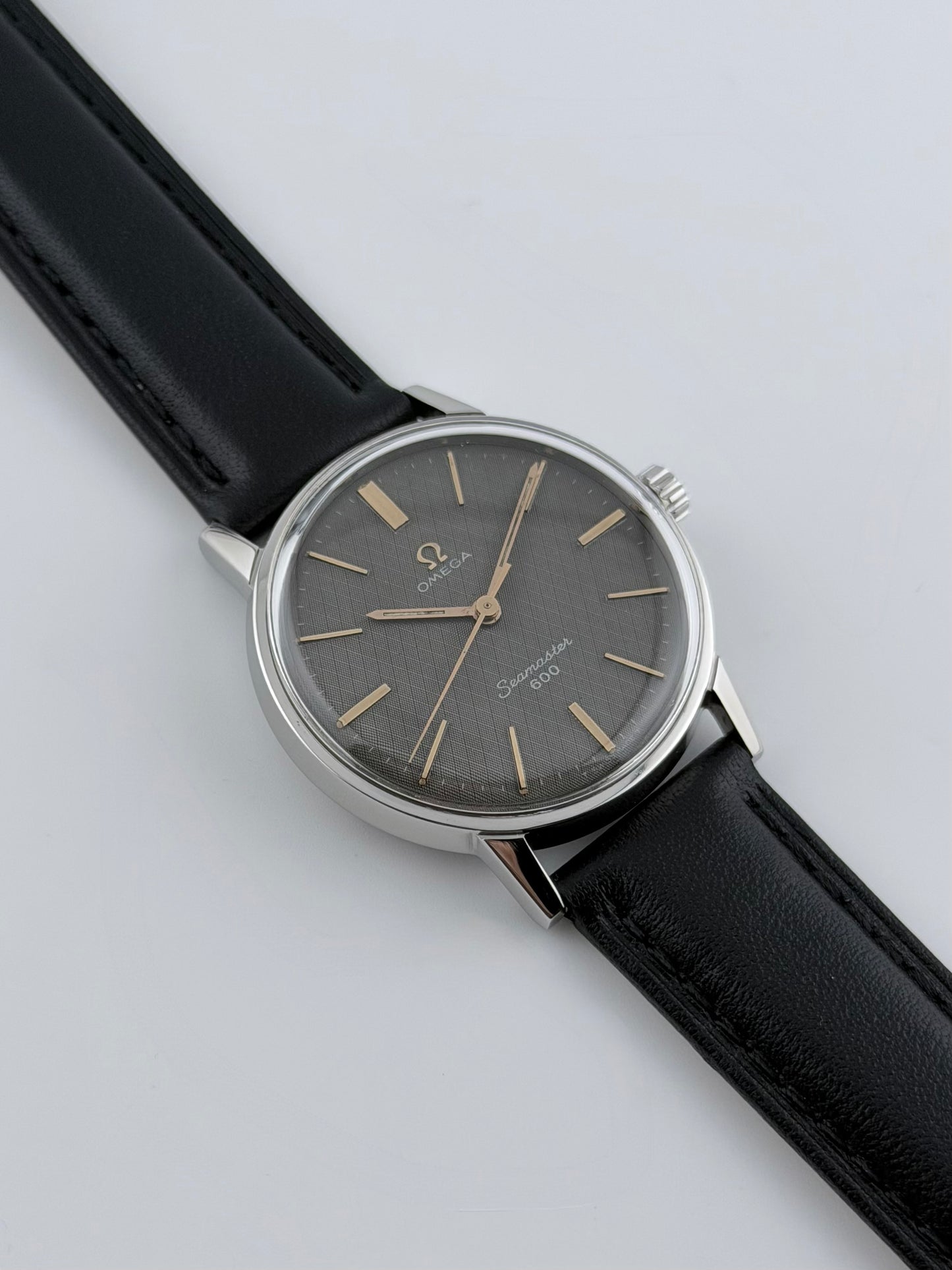 Omega Seamaster 600 Manual Wind - 136.011 - Carbon Dial - Ultra Rare!