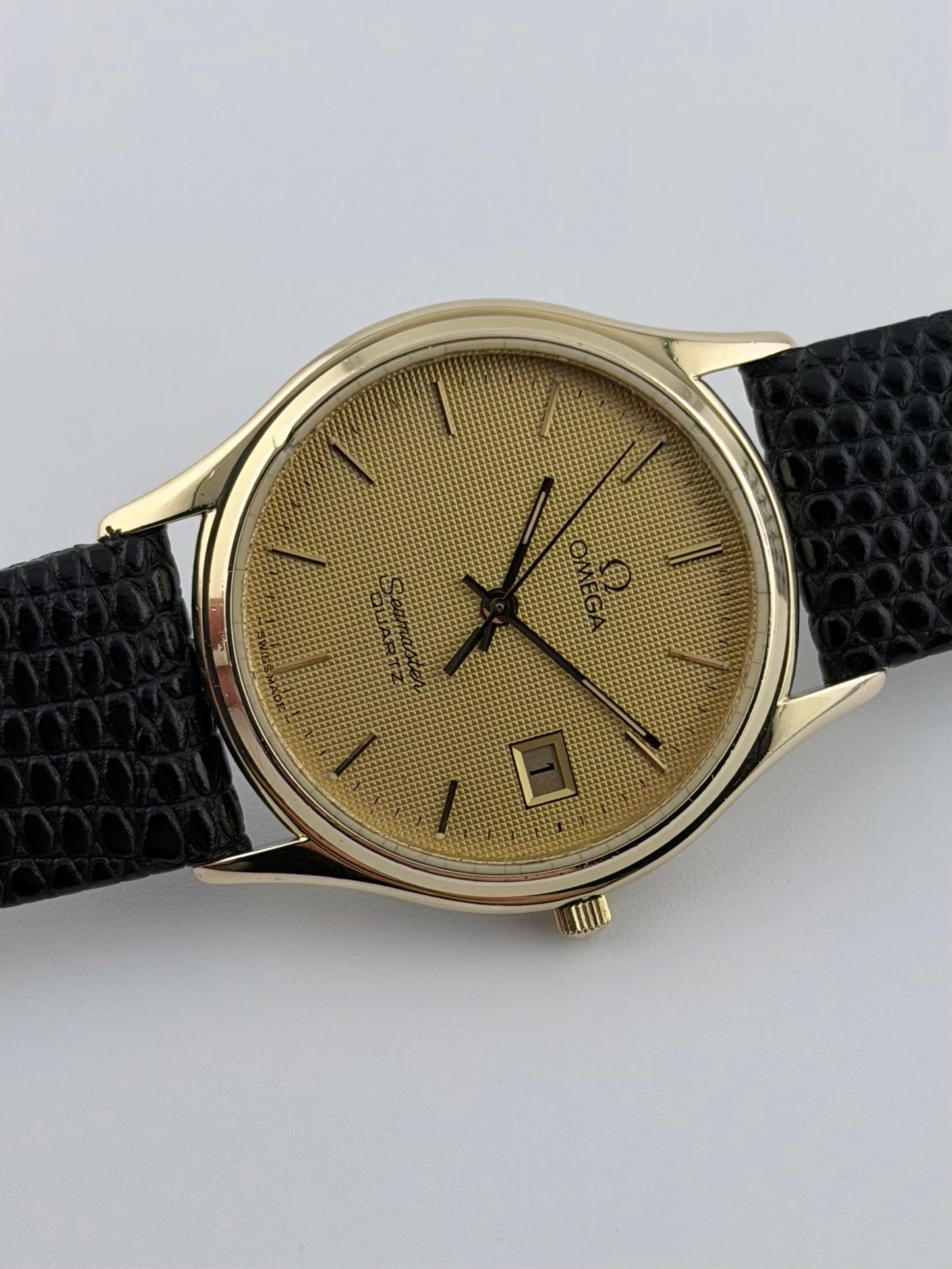 Omega Seamaster Quartz Date 196.0251 - Hobnail Dial