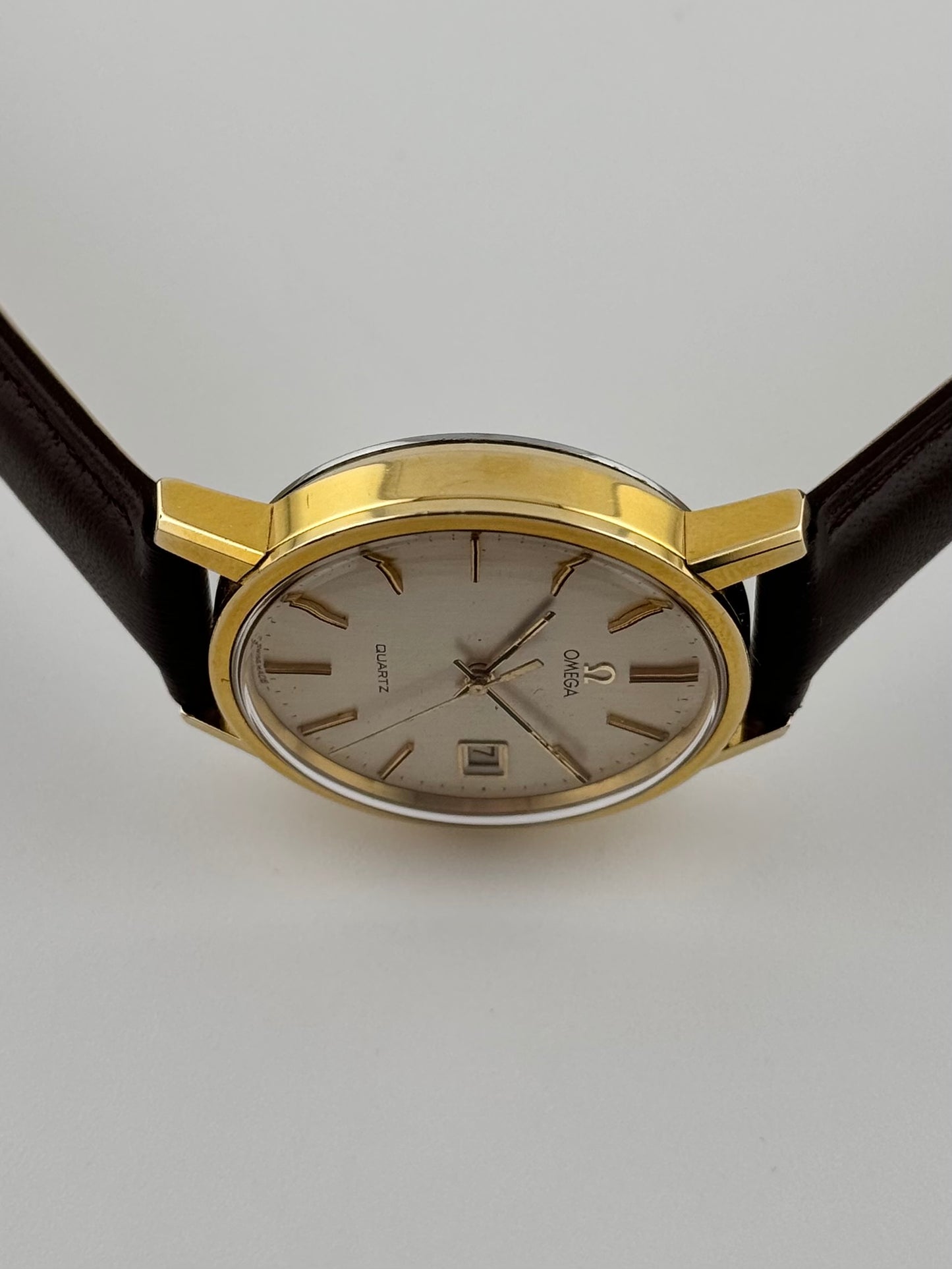 Omega Quartz Date - 196.0160
