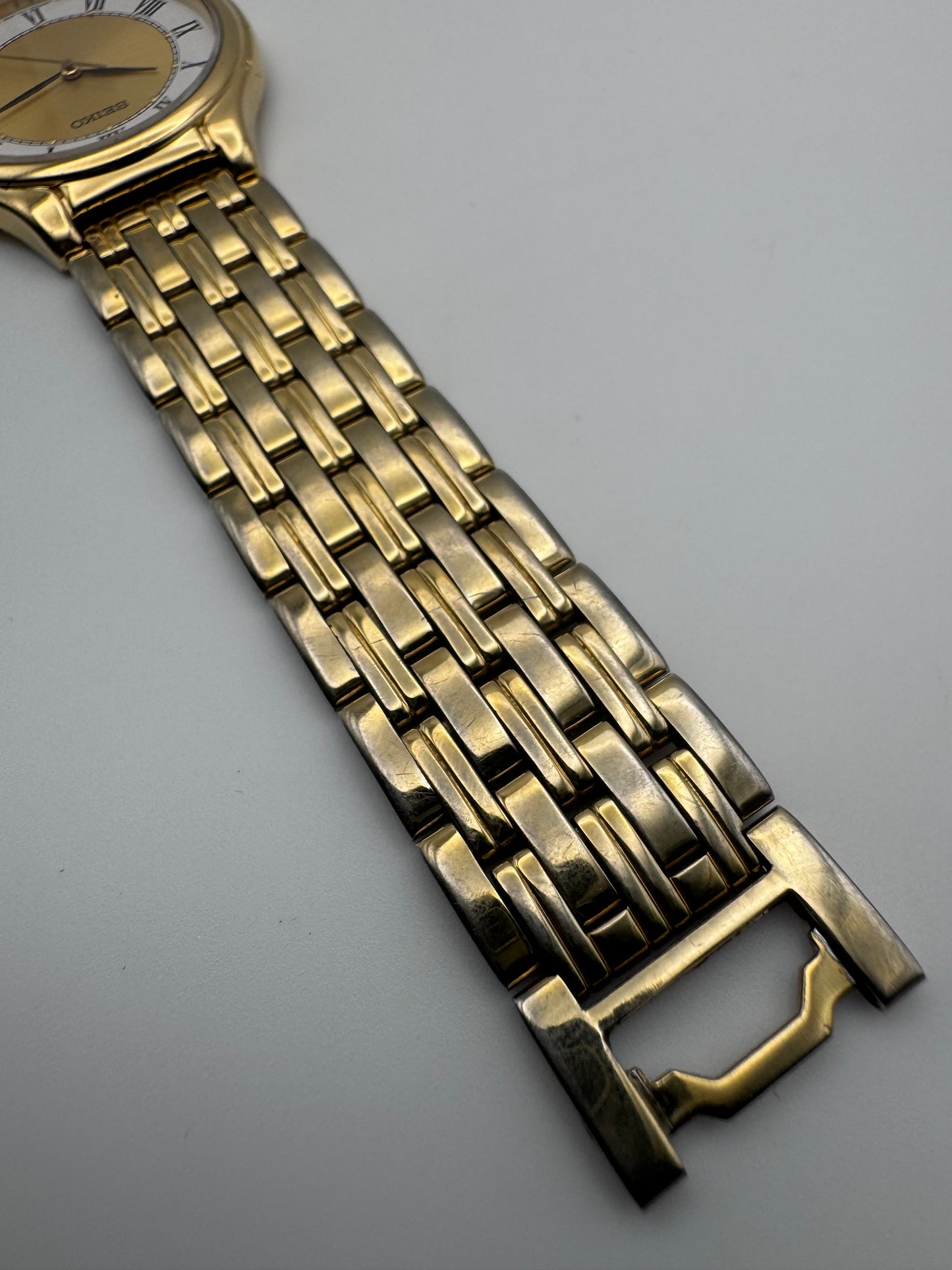 Seiko Quartz V701-1Y70