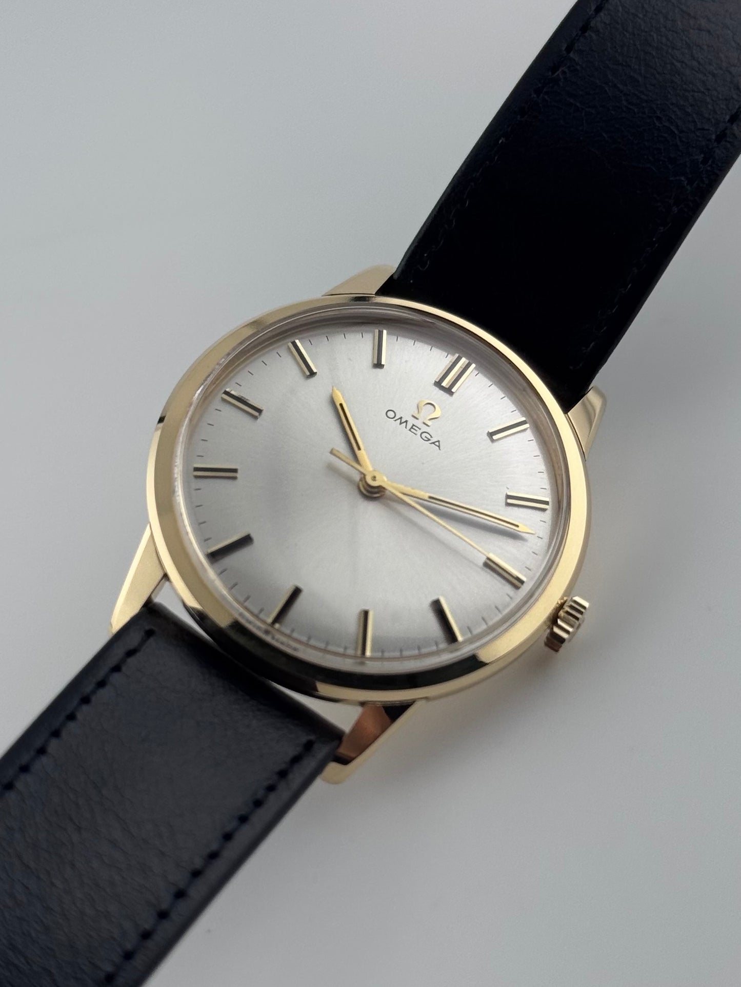 Omega Manual Wind  18ct Gold - 131.5418 - Box and Papers!
