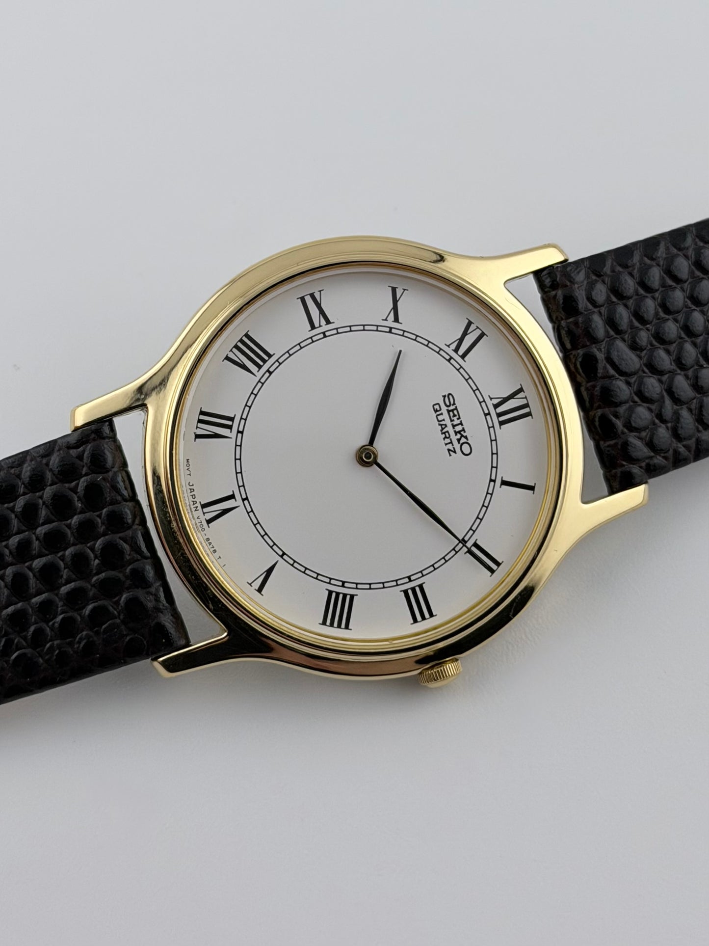 Seiko Quartz V700-8A10