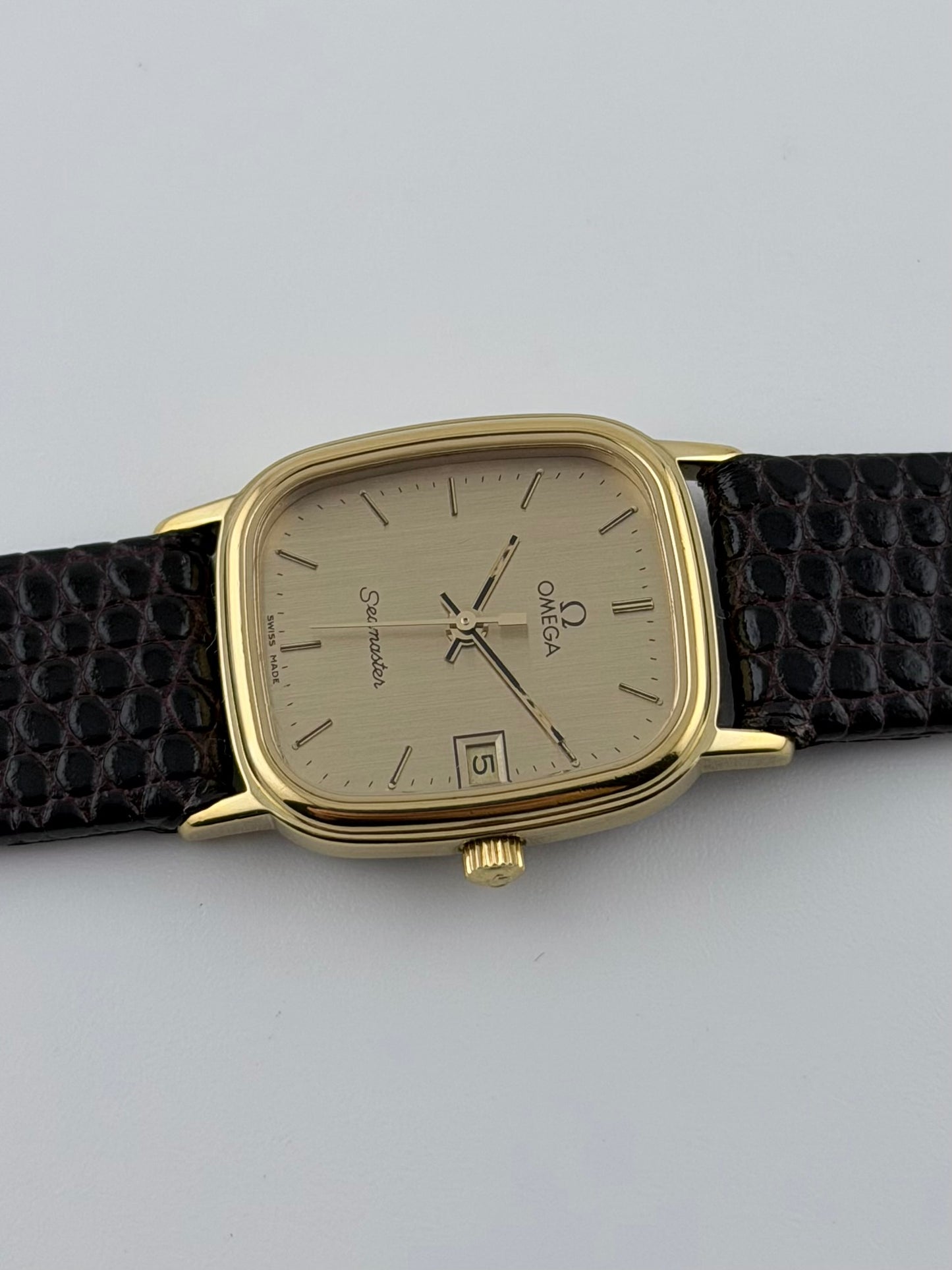 Omega Seamaster Quartz Date 596.0070 - Ladies