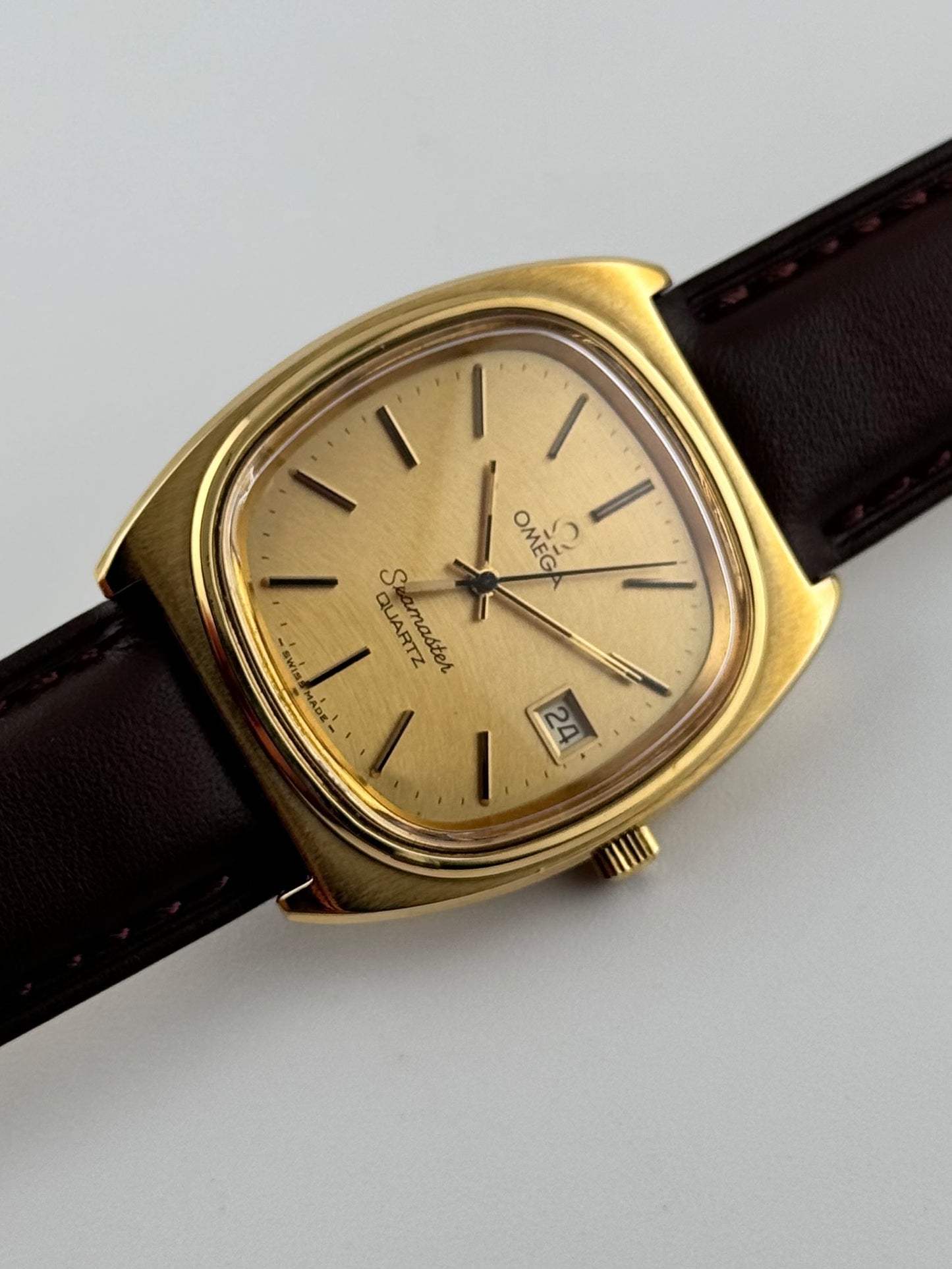 Omega Seamaster Quartz Date 196.0081 - Rare Arc-brushed Dial