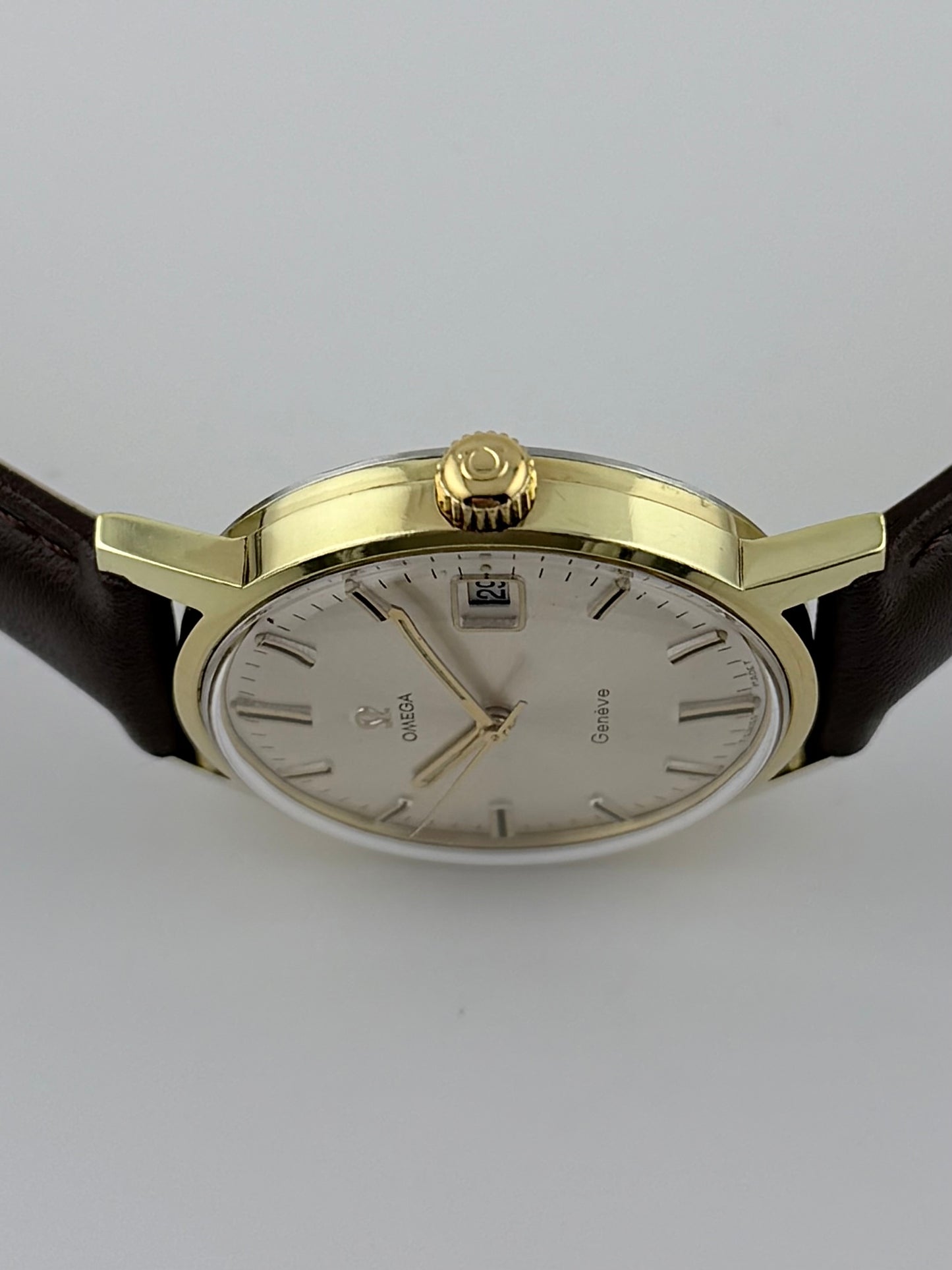 Omega Geneve Date Manual Wind - 136.070