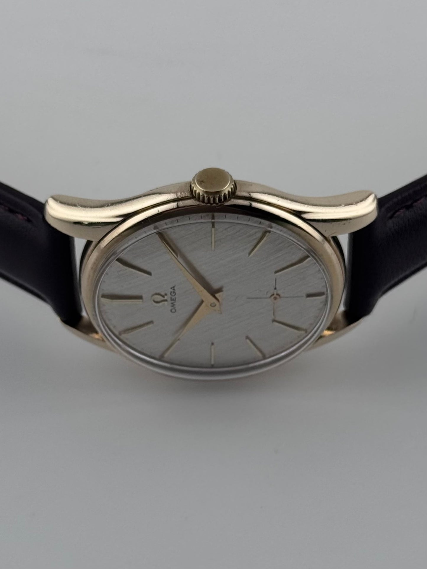 Omega Manual Wind 9ct Gold Sub Secs - R-159327 - Linen Dial