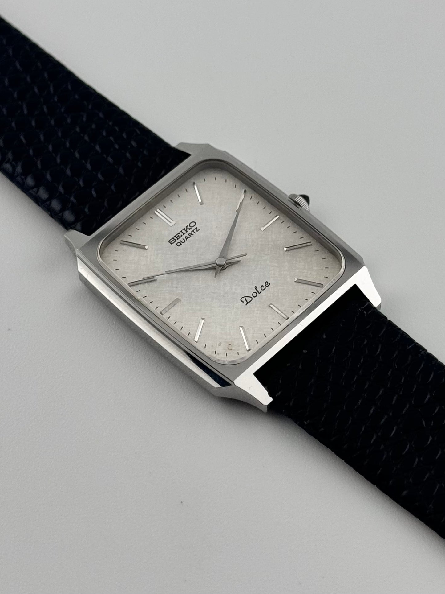 Seiko Dolce Tank Quartz - 9531-5550 Rare Silk Embossed Dial