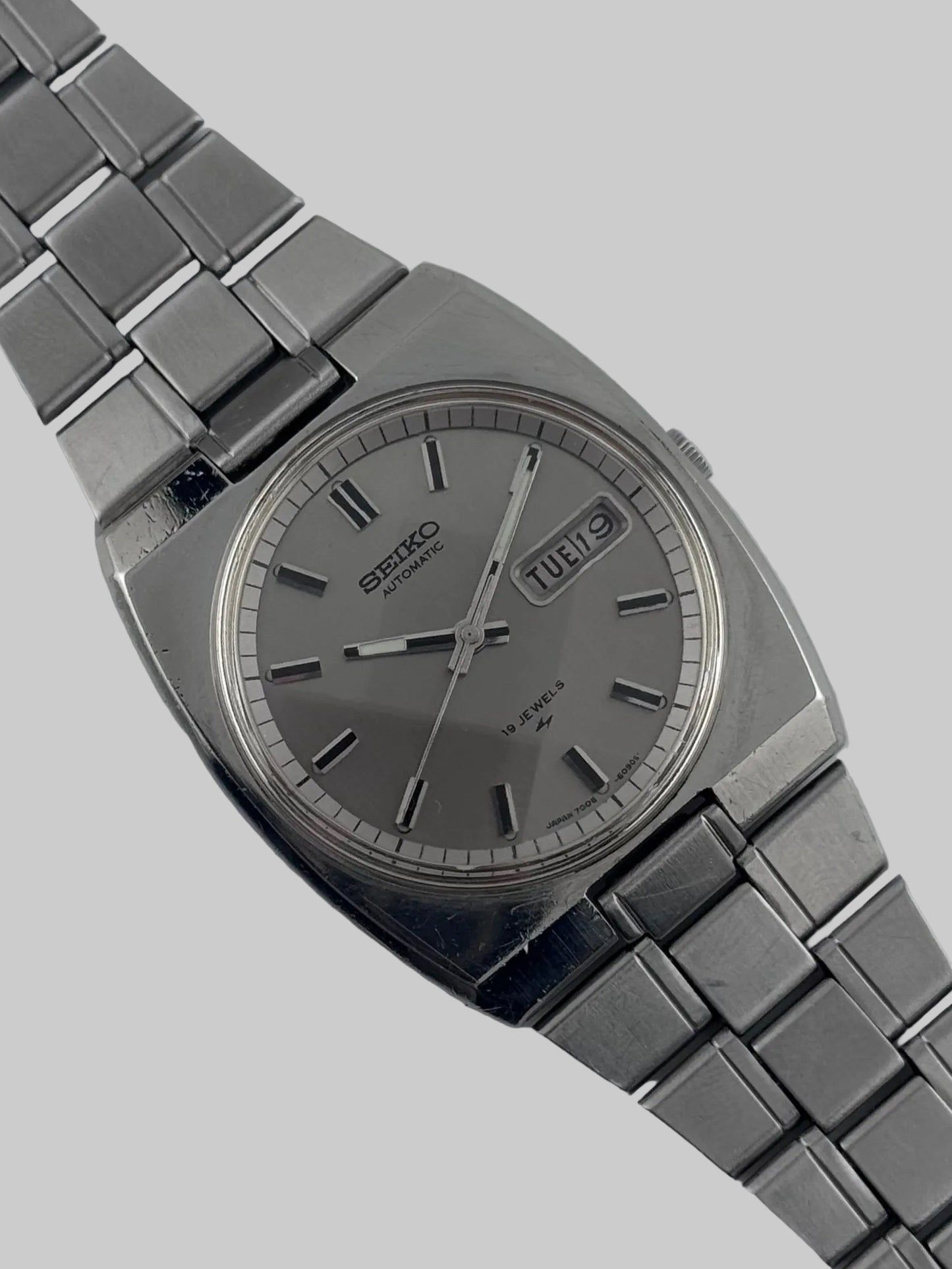 Seiko Automatic Rare Semi faceted 7006-6000
