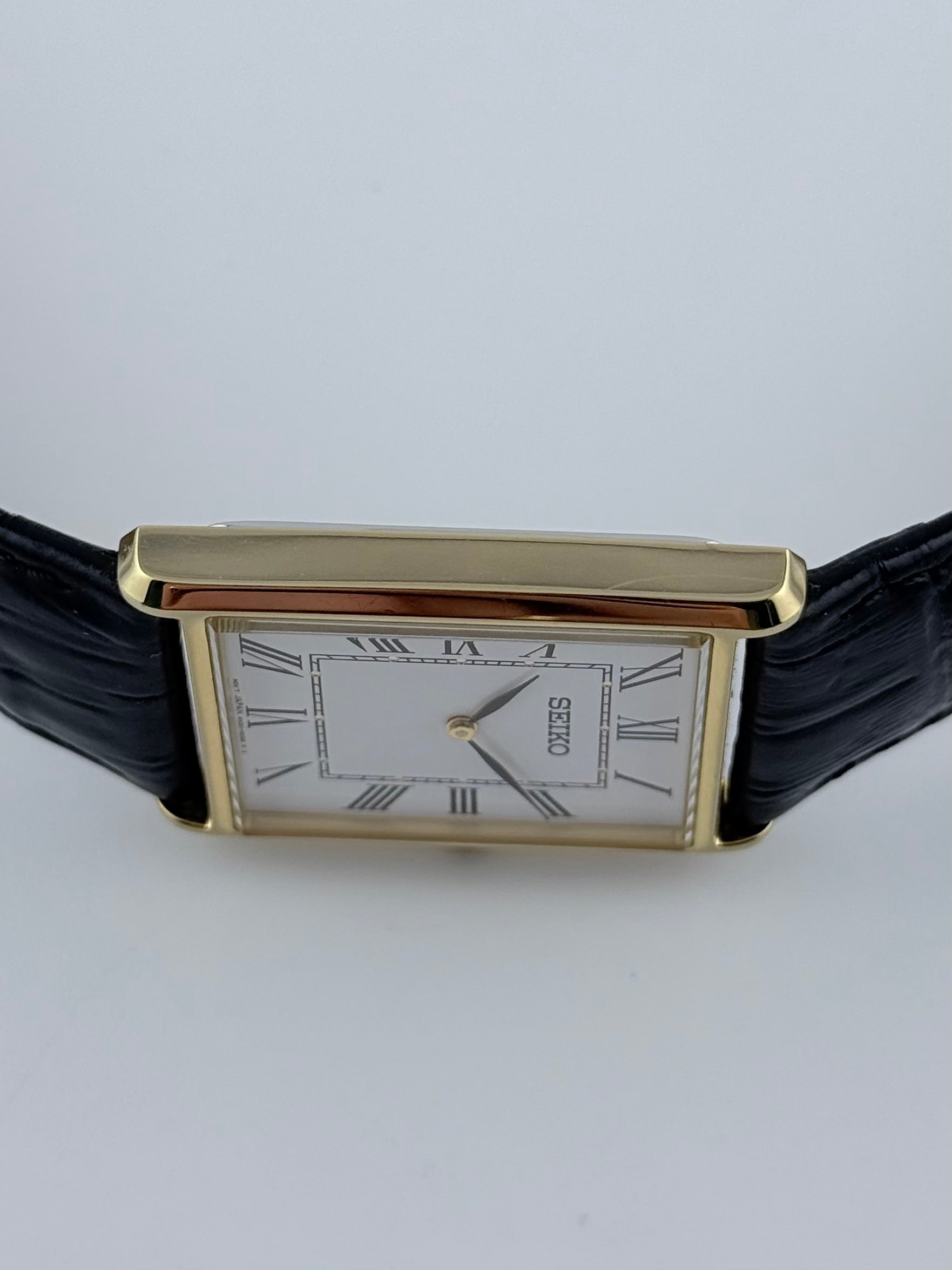 SEIKO ESSENTIALS tank 4N30-00G0 稼働品 SEIKO ESSENTIALS tank 4N30-00G0 稼働品 SEIKO ESSENTIALS tank