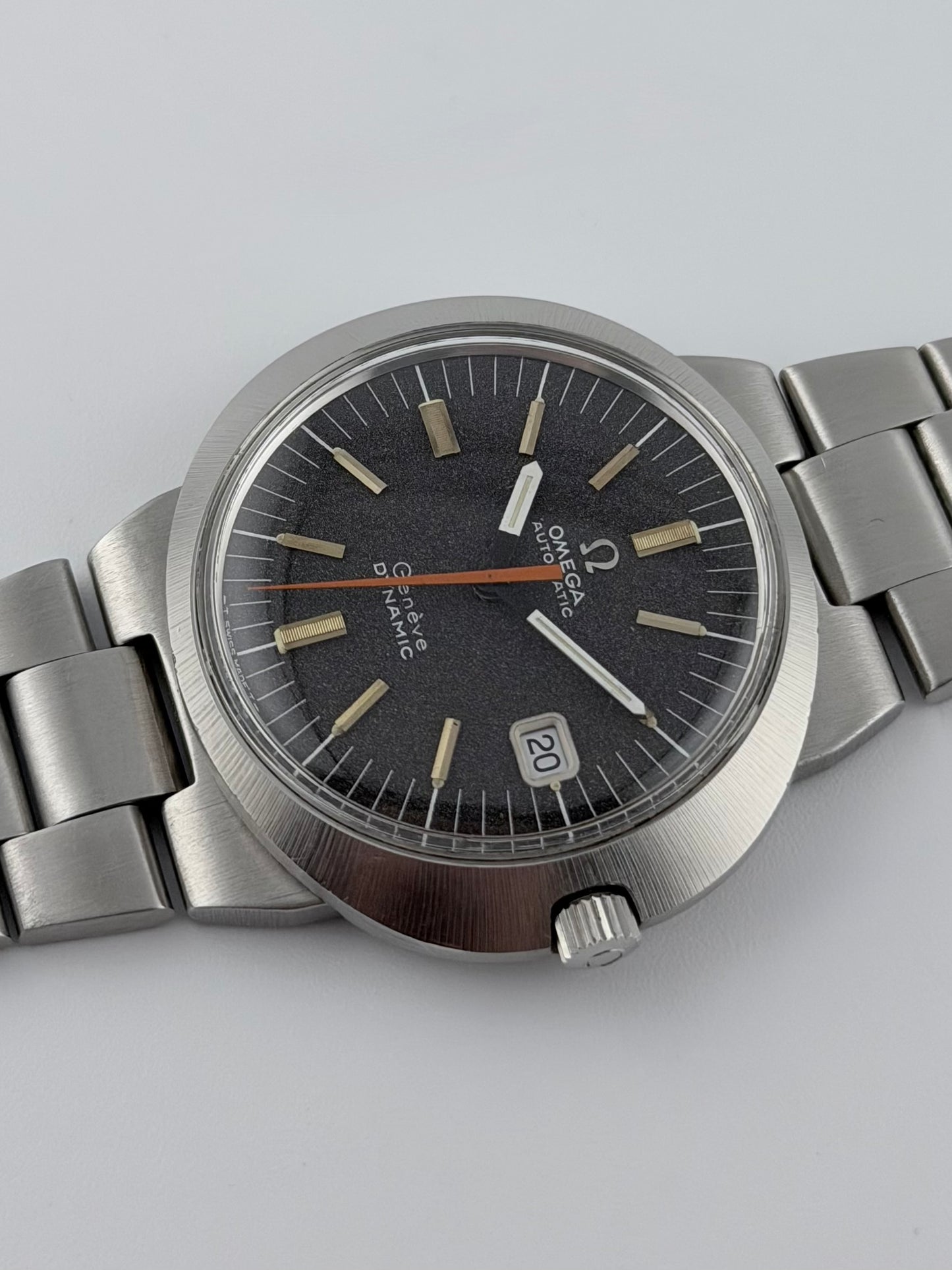 Omega Geneve Dynamic Automatic Date 166.039