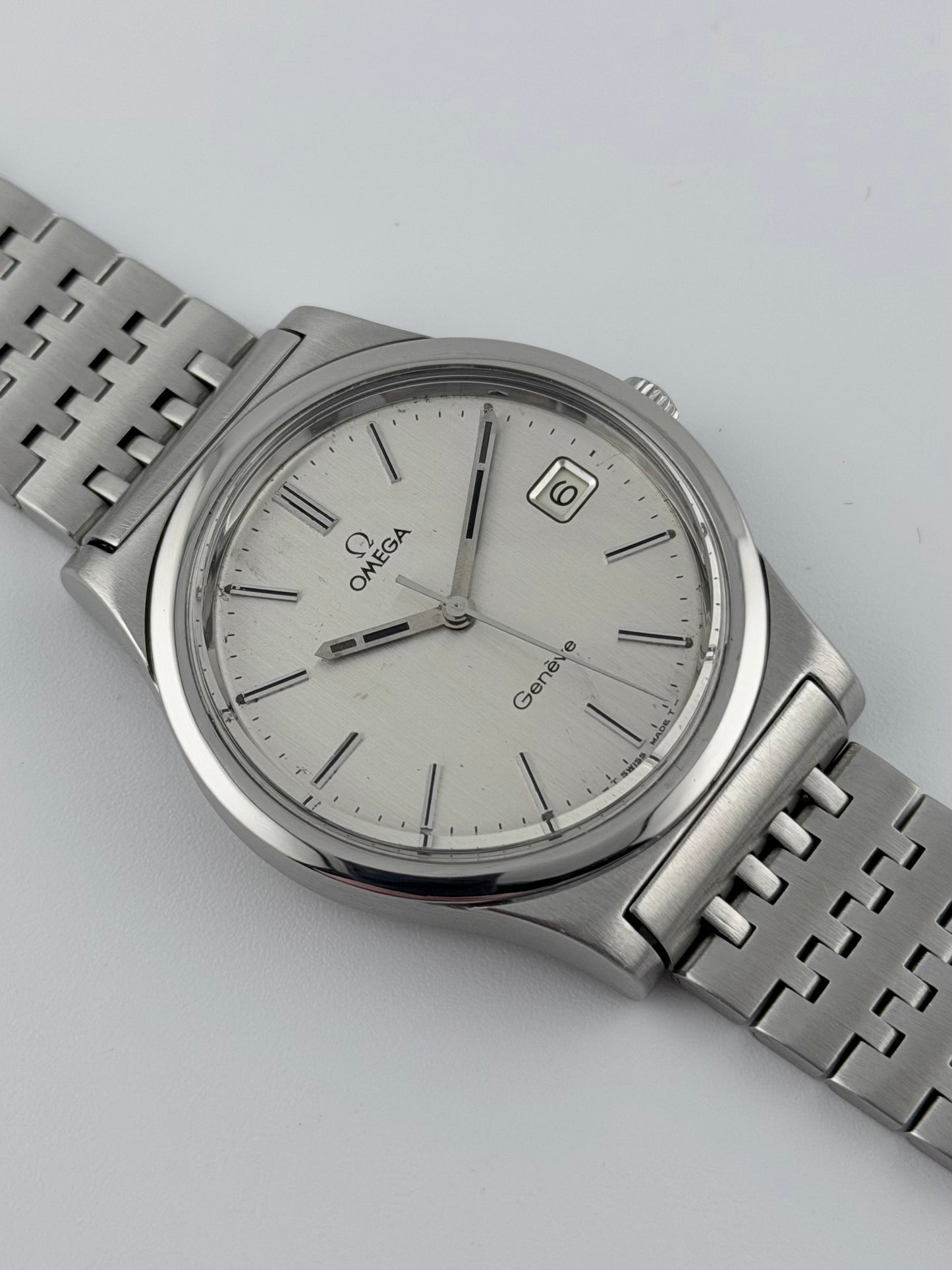 Omega Geneve Manual Wind - 136.0102 - Original Bracelet - Box and Papers!