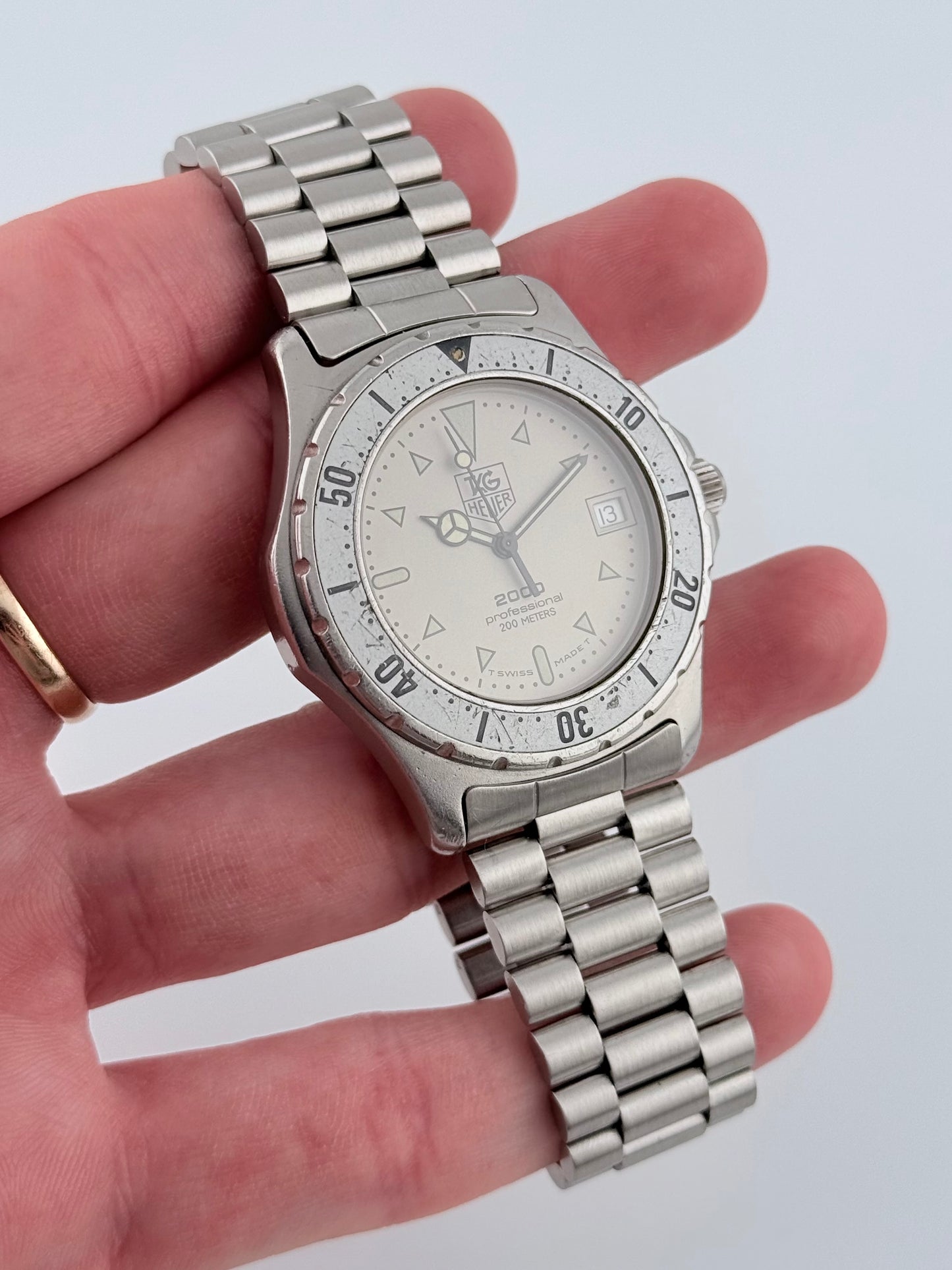 Tag Heuer Professional 2000 Quartz Date - 972.006