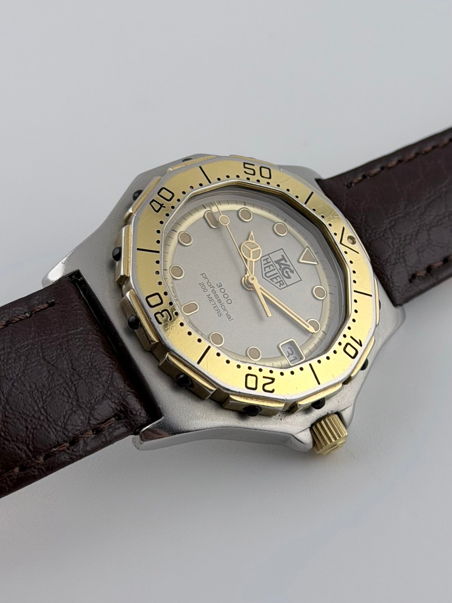 Tag Heuer Professional 3000 Quartz Date - 934.206