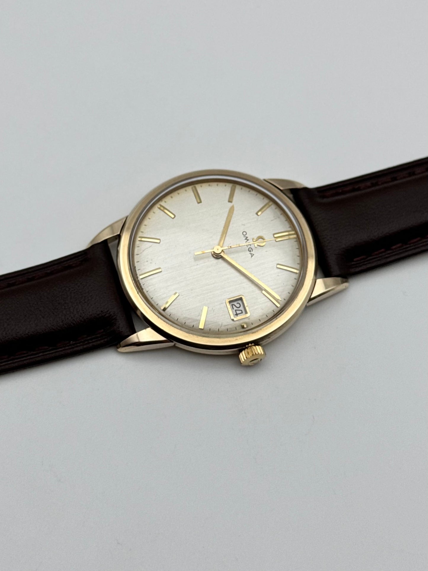 Omega Manual Wind 9ct Gold - 132.5409 - Box and Papers