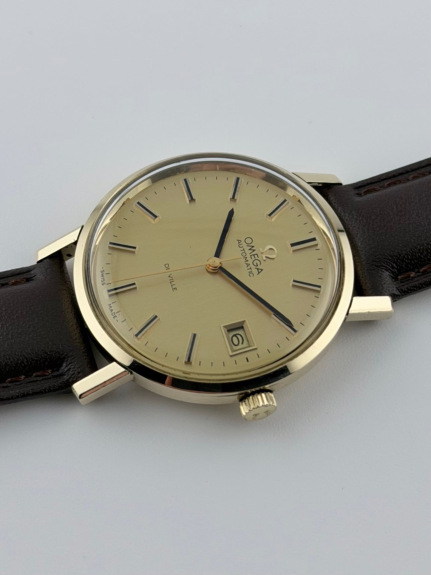 Omega De Ville Automatic Date 166.5161 - 9ct Solid Gold - Box and Papers!