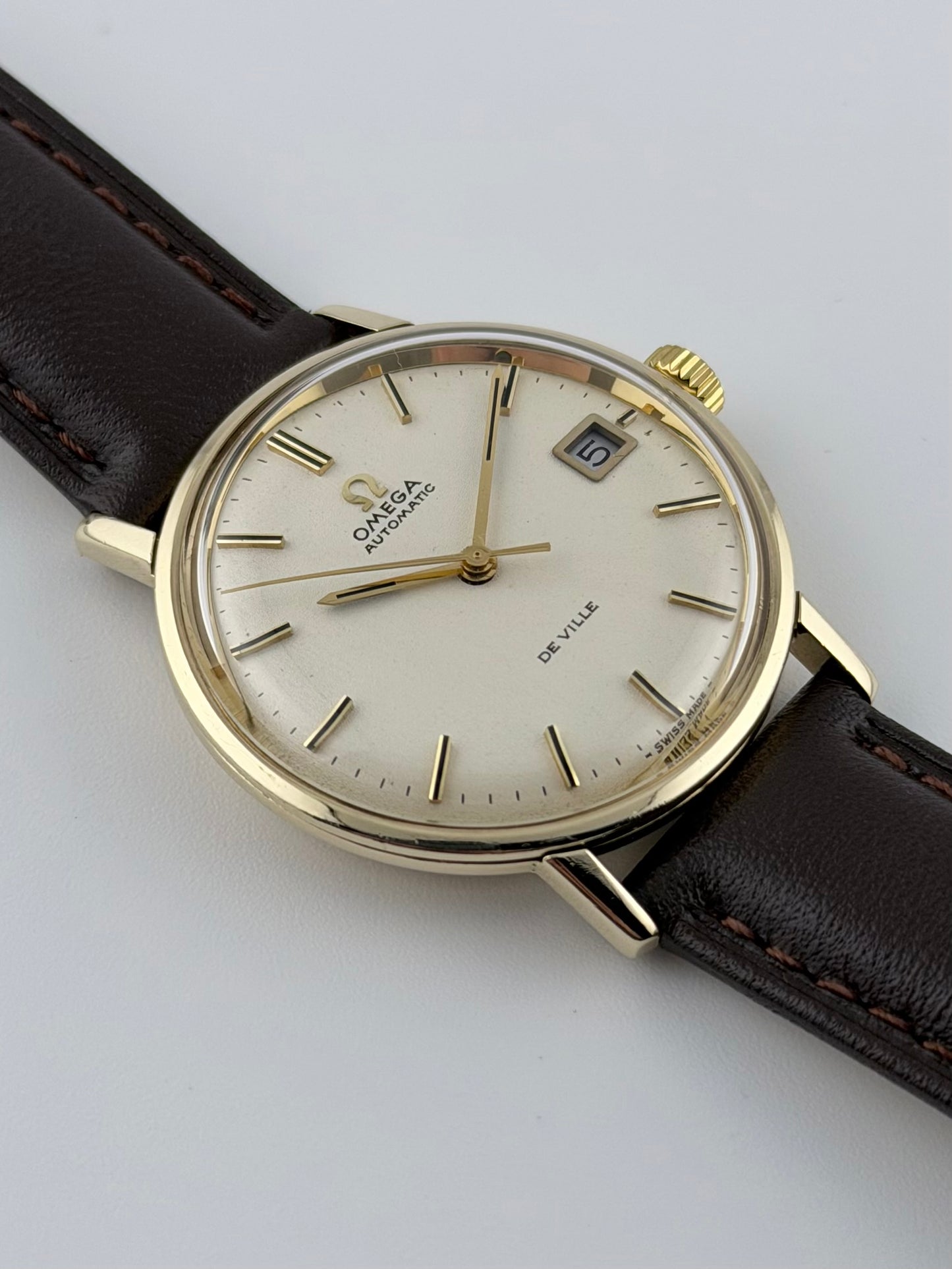 Omega De Ville Automatic Date 166.5020 - 9ct Solid Gold - Box and Papers!