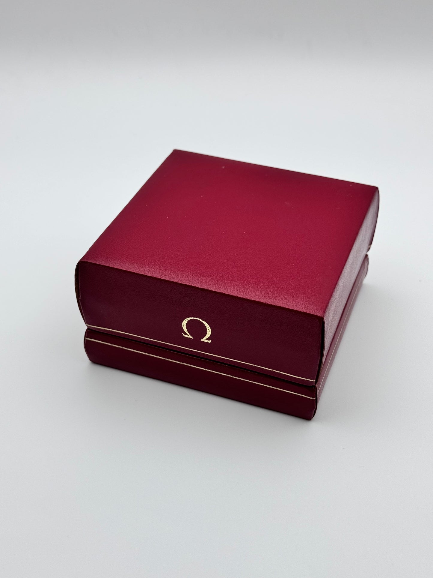Omega Geneve Manual Wind Date 136.070 - Full Set - Box and Papers