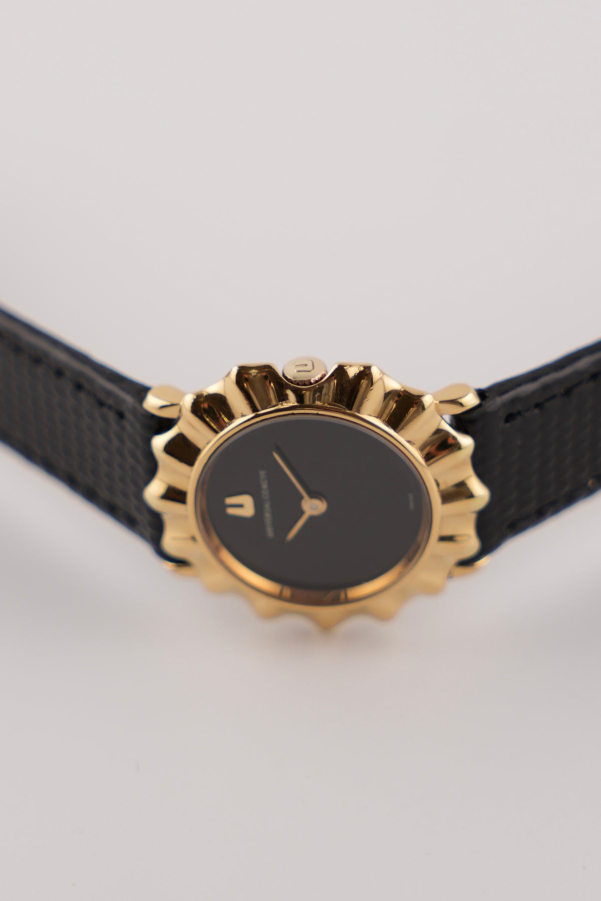 Universal Geneve "Flower" 542683 - Ladies - RARE