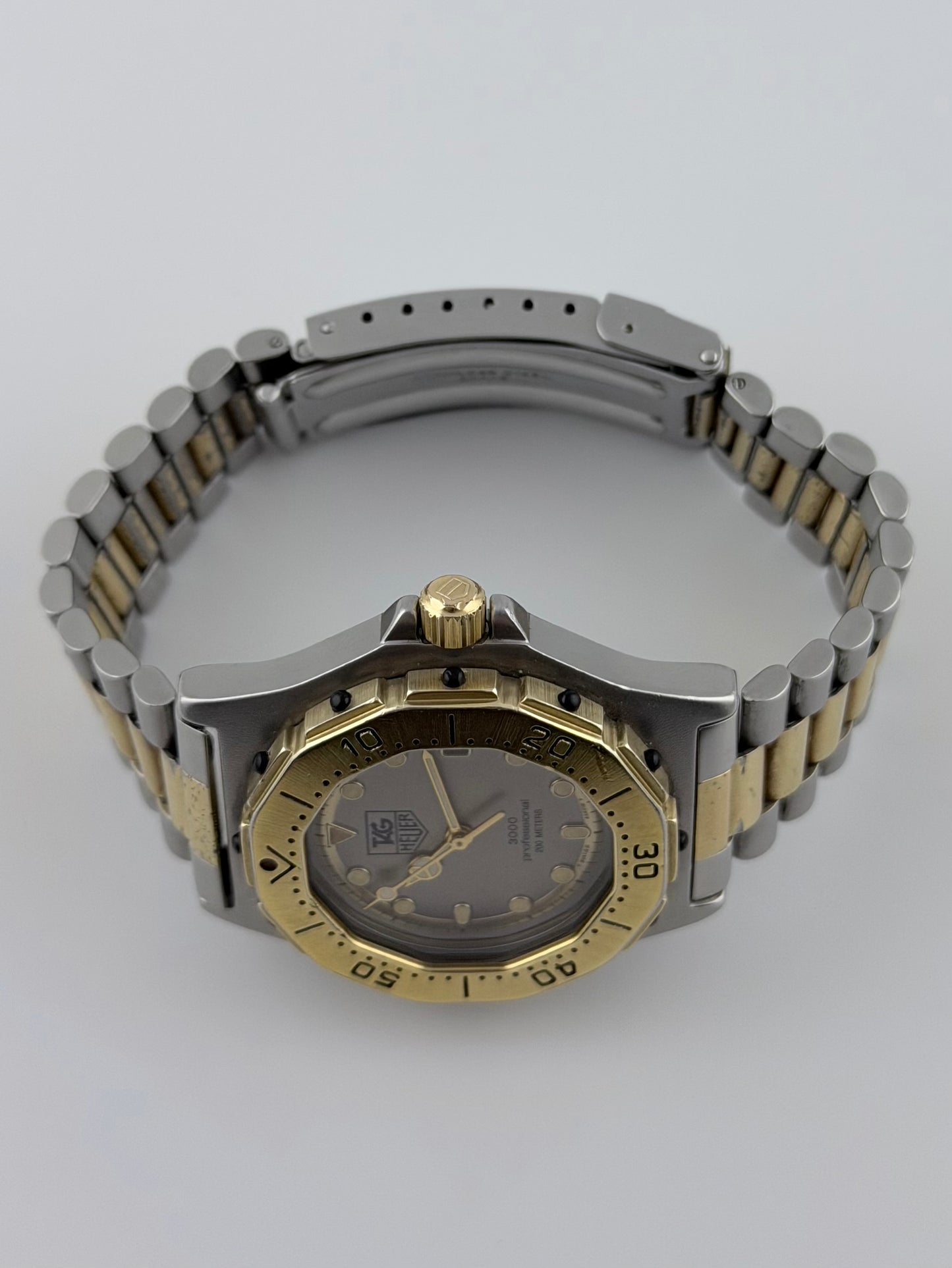 Tag Heuer Professional 3000 Quartz Date - 934.213