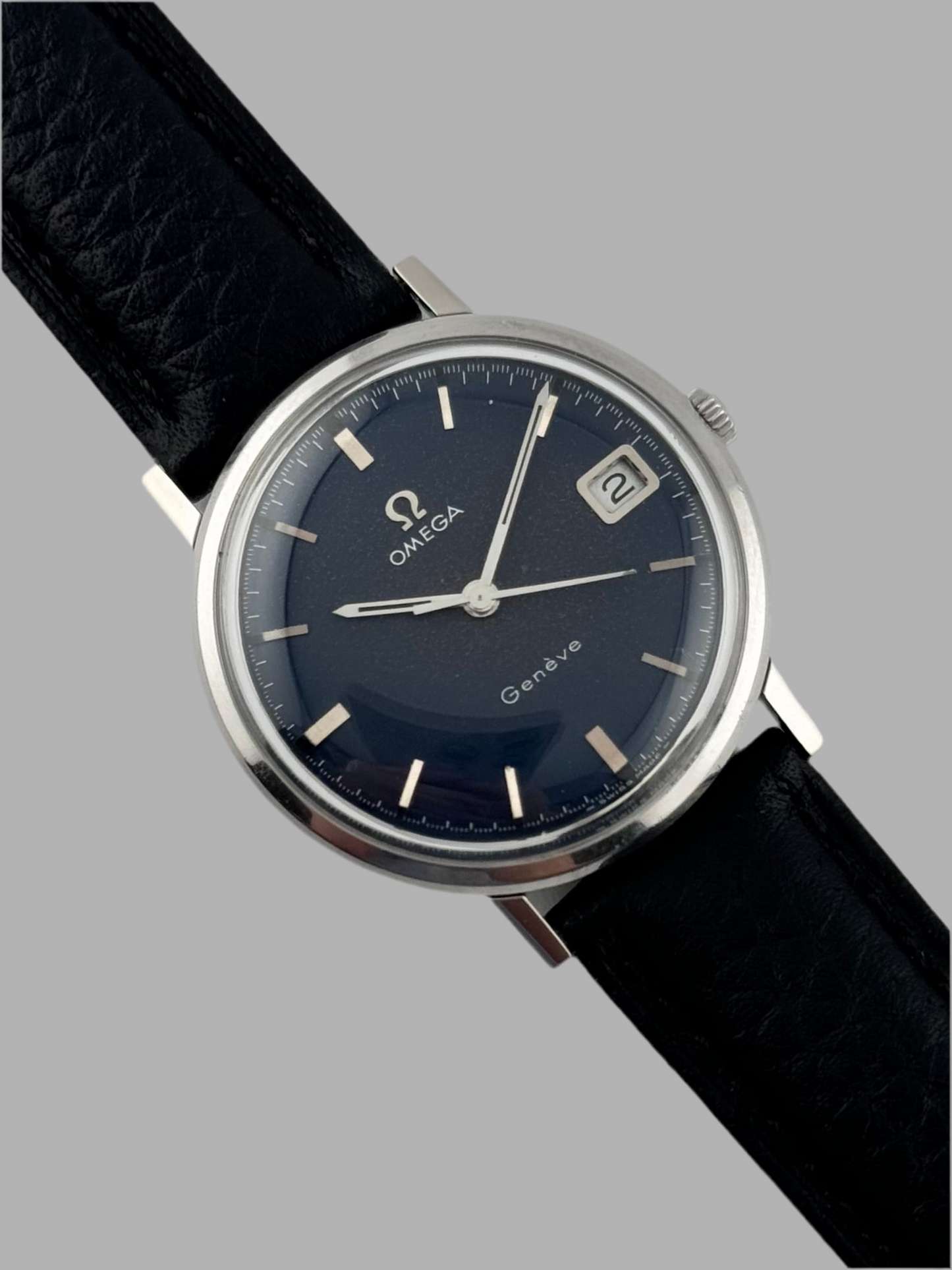 Omega Geneve Manual Date - 132.019SP - Rare Blue Dial