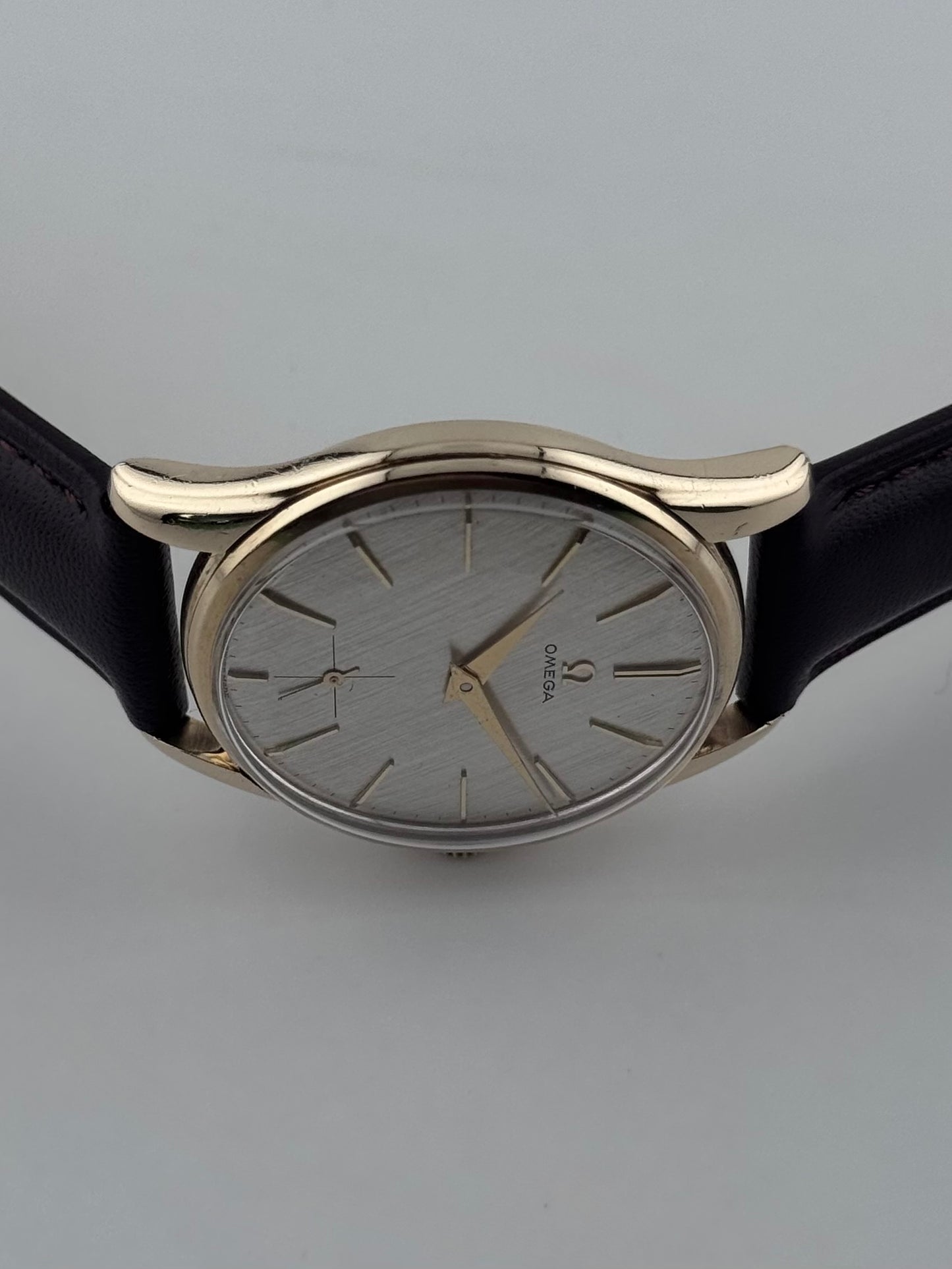 Omega Manual Wind 9ct Gold Sub Secs - R-159327 - Linen Dial