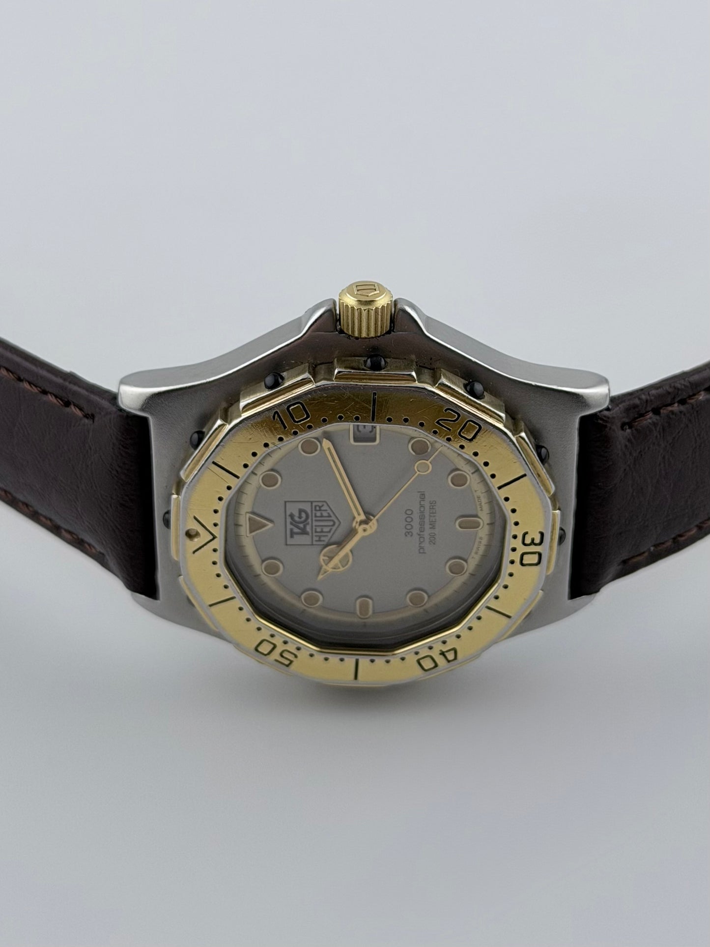 Tag Heuer Professional 3000 Quartz Date - 934.206
