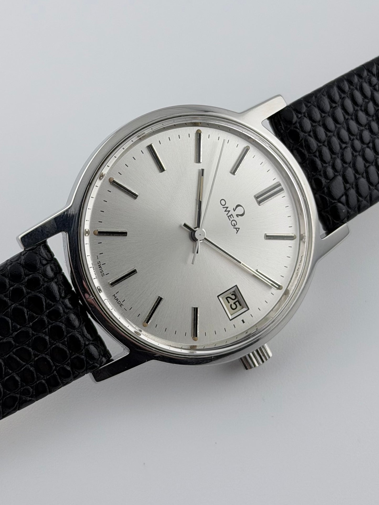 Omega Date Manual Wind 136.0104