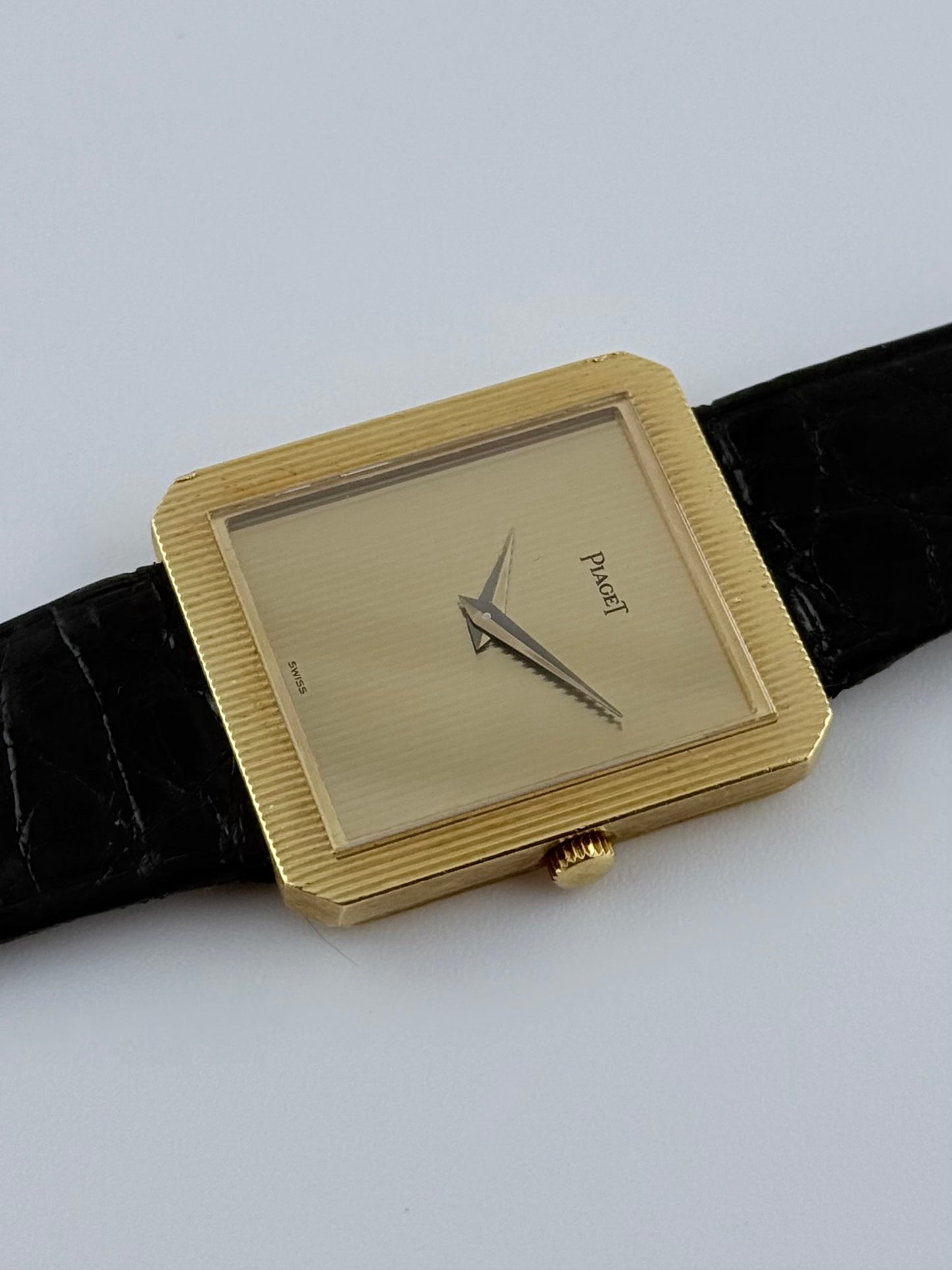 Piaget Protocol Tank Quartz - 18ct Gold - 8154