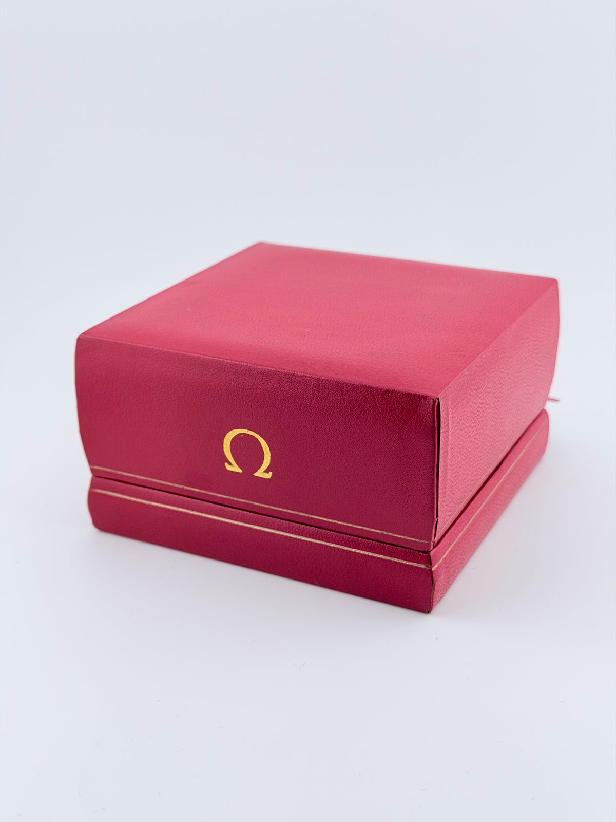 Omega Manual Wind 9ct Gold - 928 181407 - Linen Dial - Box and Papers