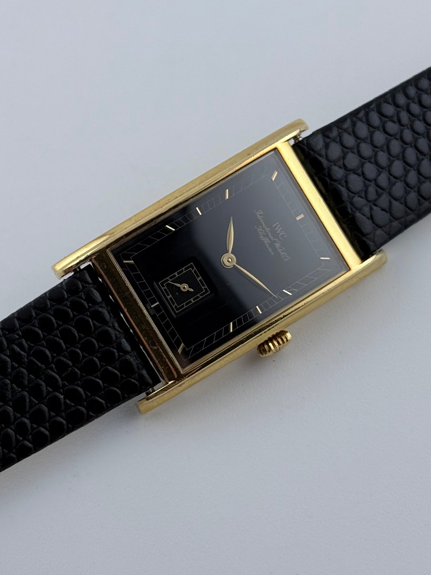 IWC Novecento Tank Manual Wind 18ct Gold - 2550