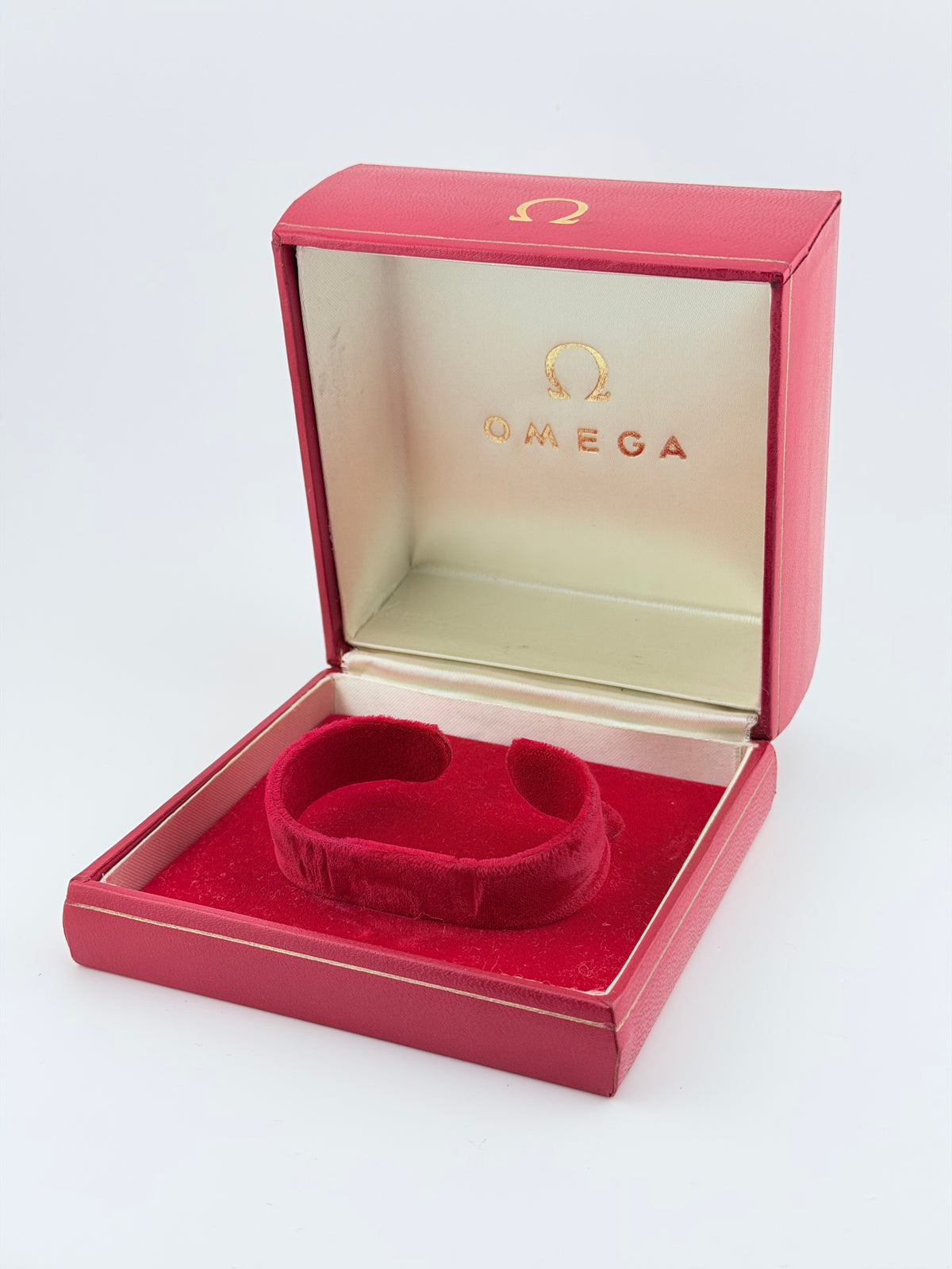 Omega Manual Wind 9ct Gold - 928 181407 - Linen Dial - Box and Papers