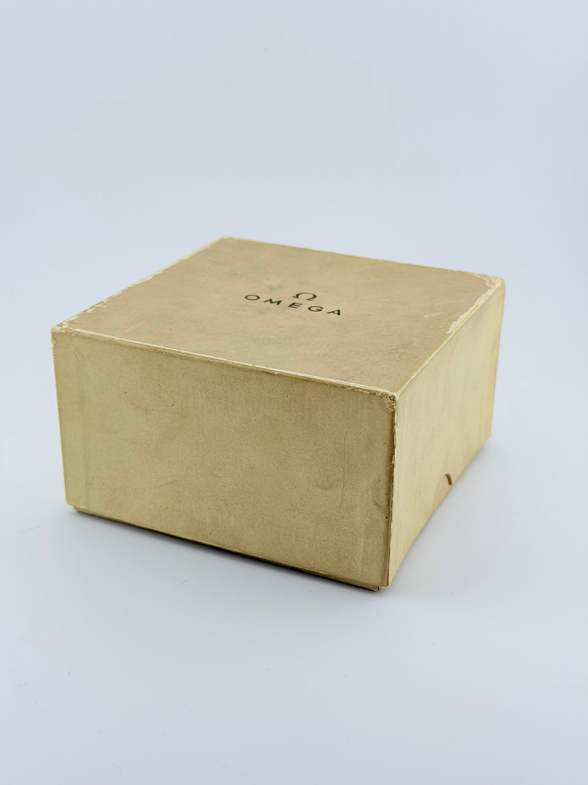 Omega Manual Wind 9ct Gold - 928 181407 - Linen Dial - Box and Papers