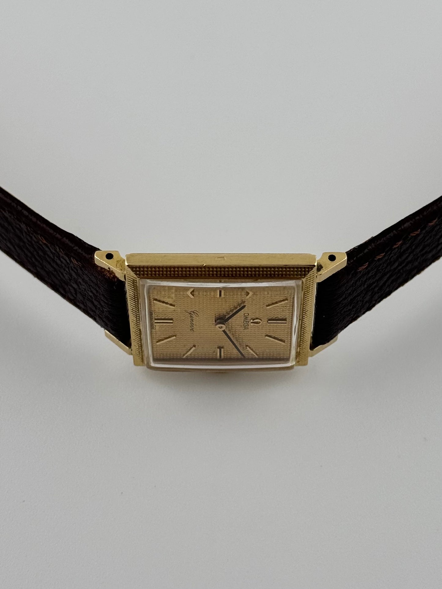 Omega Geneve Tank Manual Wind 111.031 - Rare Solid 18K Gold Hobnail
