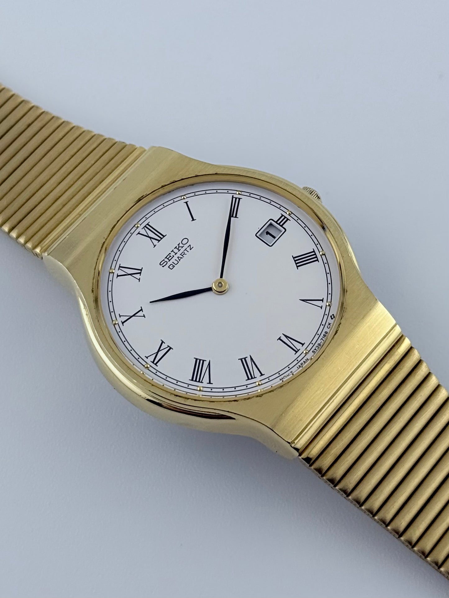 Seiko Quartz Date Dress Watch - 5Y39- 7000
