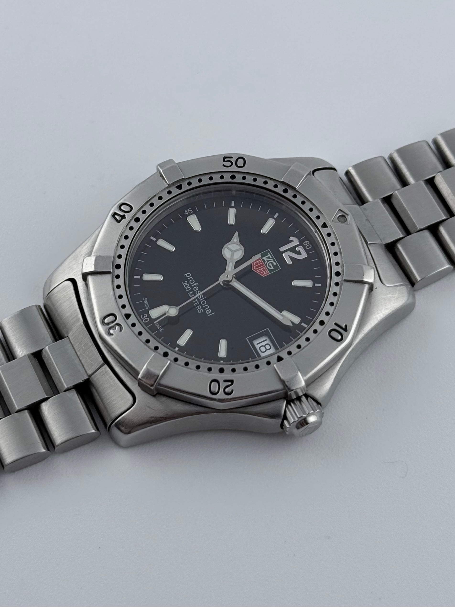Tag Heuer Professional 200m Quartz Date - WK1110-0 – The Wrist Watcher