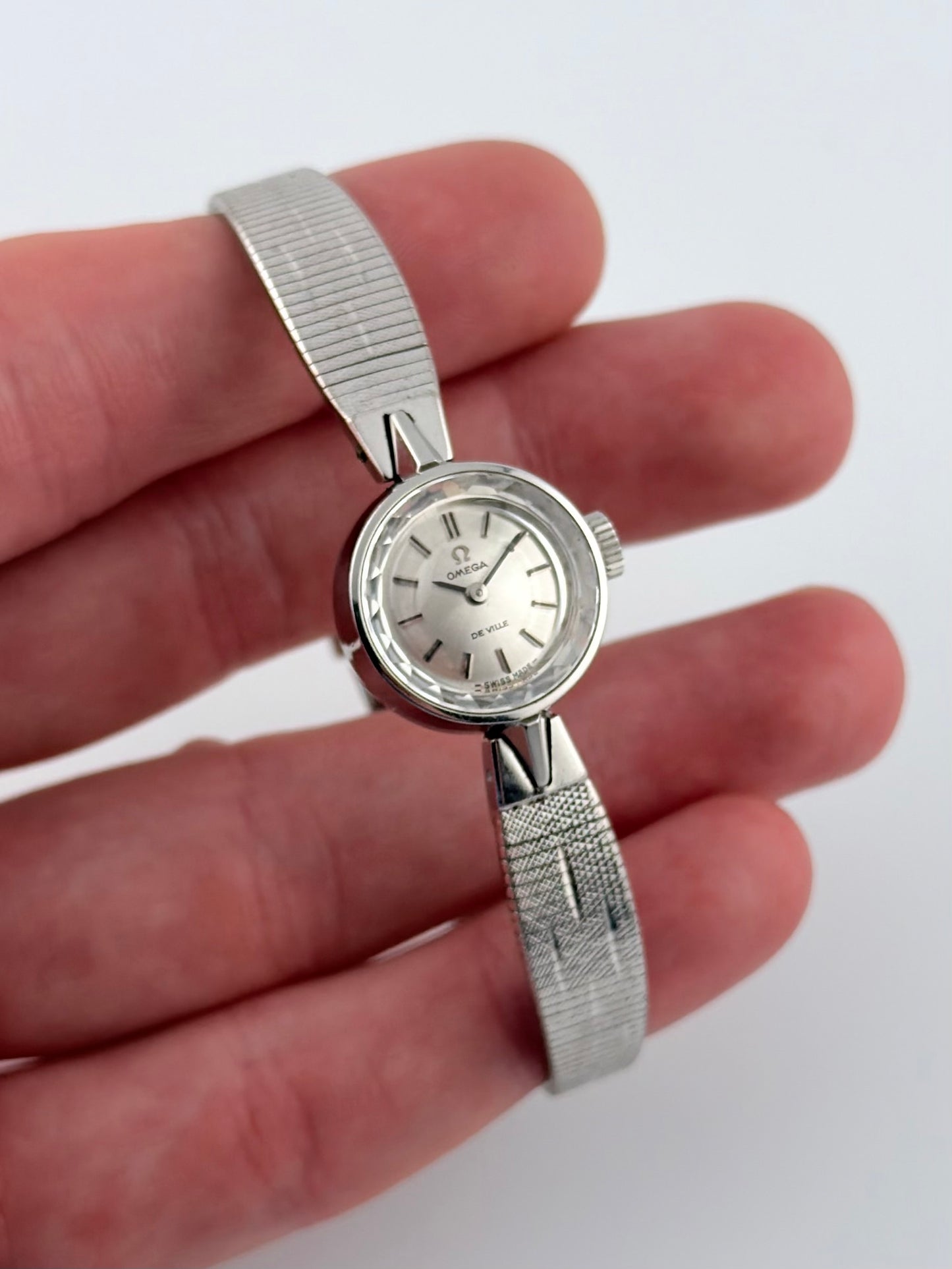Omega De Ville Ladies Manual Wind 511.288 – RARE - Original Clamshell Box