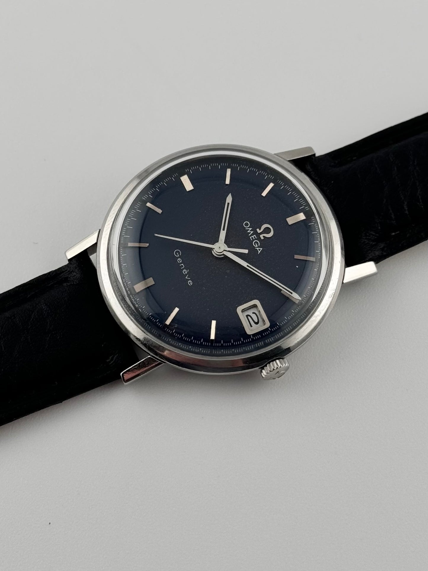 Omega Geneve Manual Date - 132.019SP - Rare Blue Dial