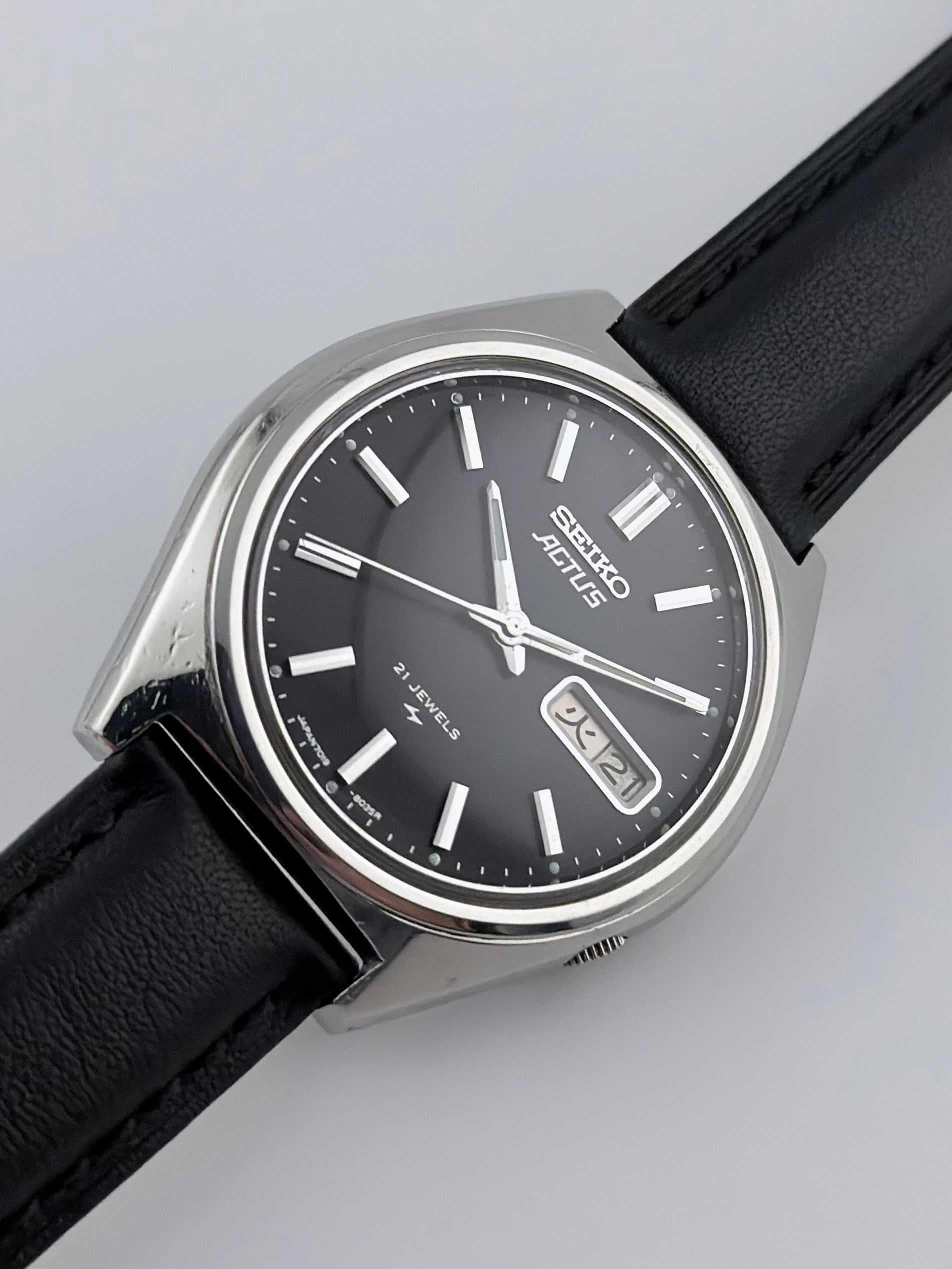 Seiko Actus Japanese Day-Date 7019-8010 – The Wrist Watcher