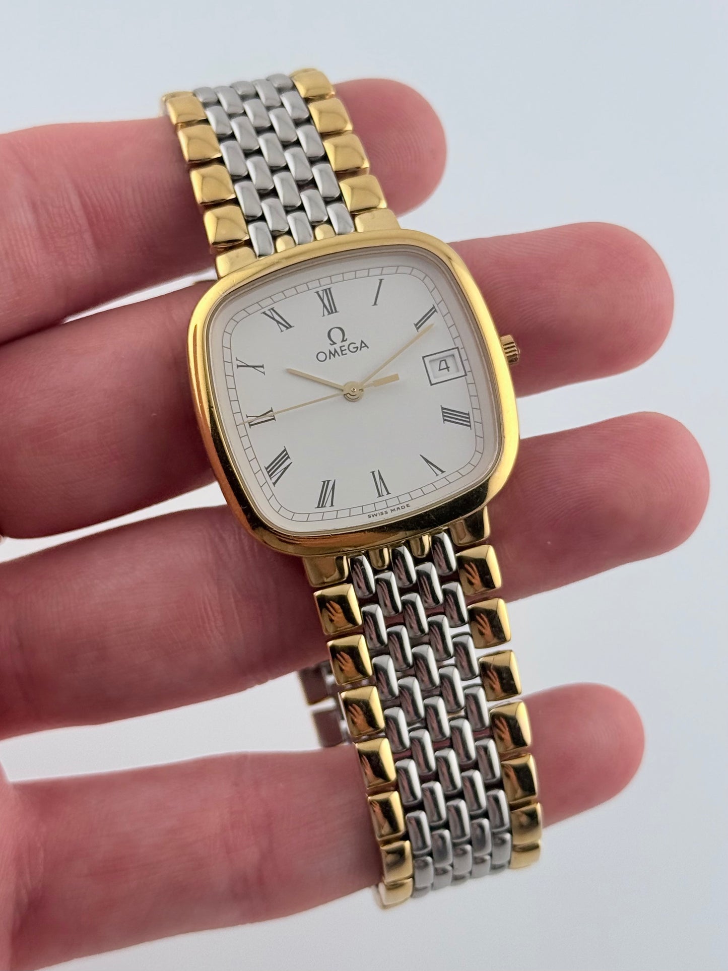 Omega De Ville Quartz Date 396.1017  - Original Box & Bracelet